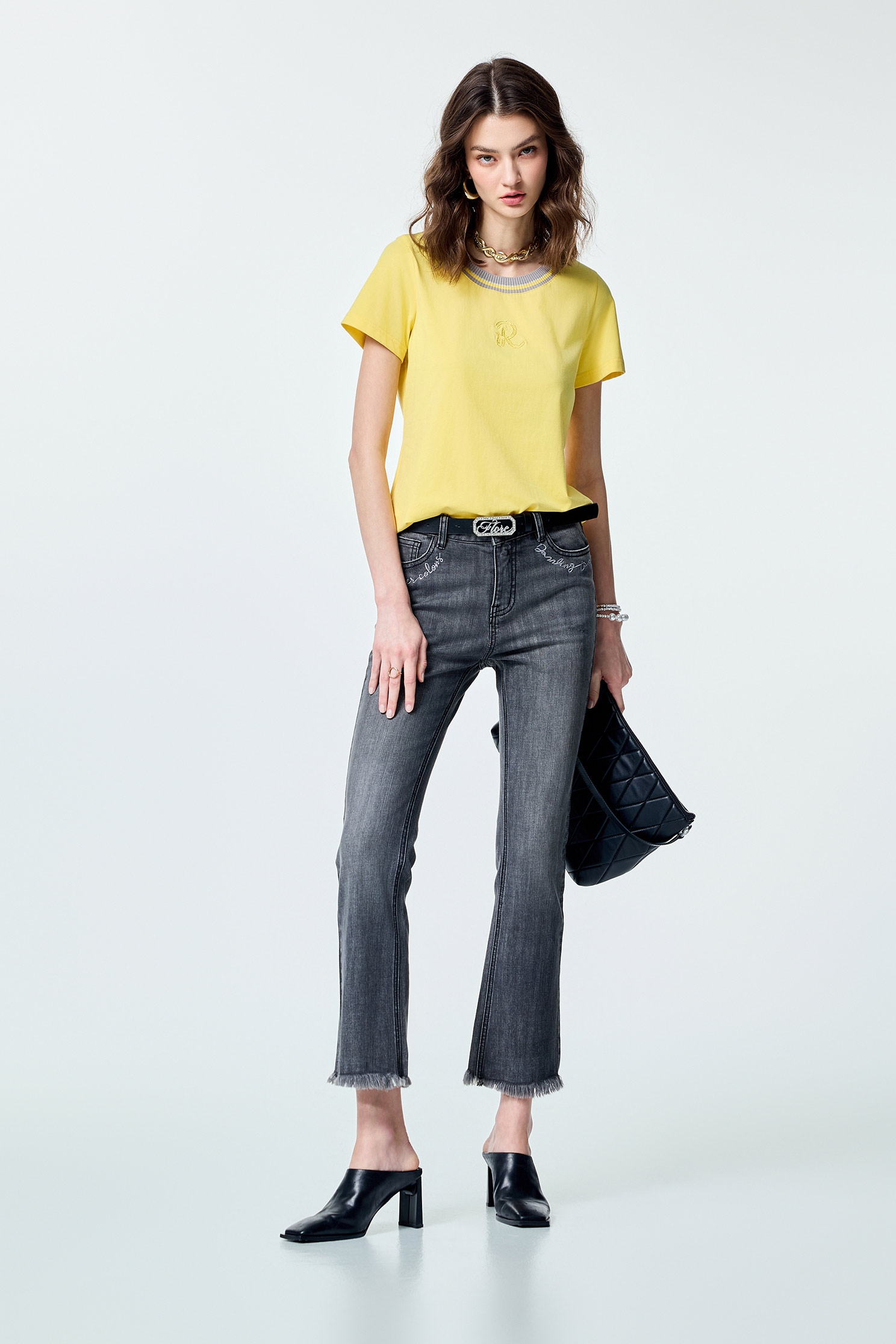 撞色羅紋領陽光黃Ｔ撞色羅紋領陽光黃Ｔ,T-Shirt,春夏穿搭,純棉,繡花,輕奢度假,輕奢渡假