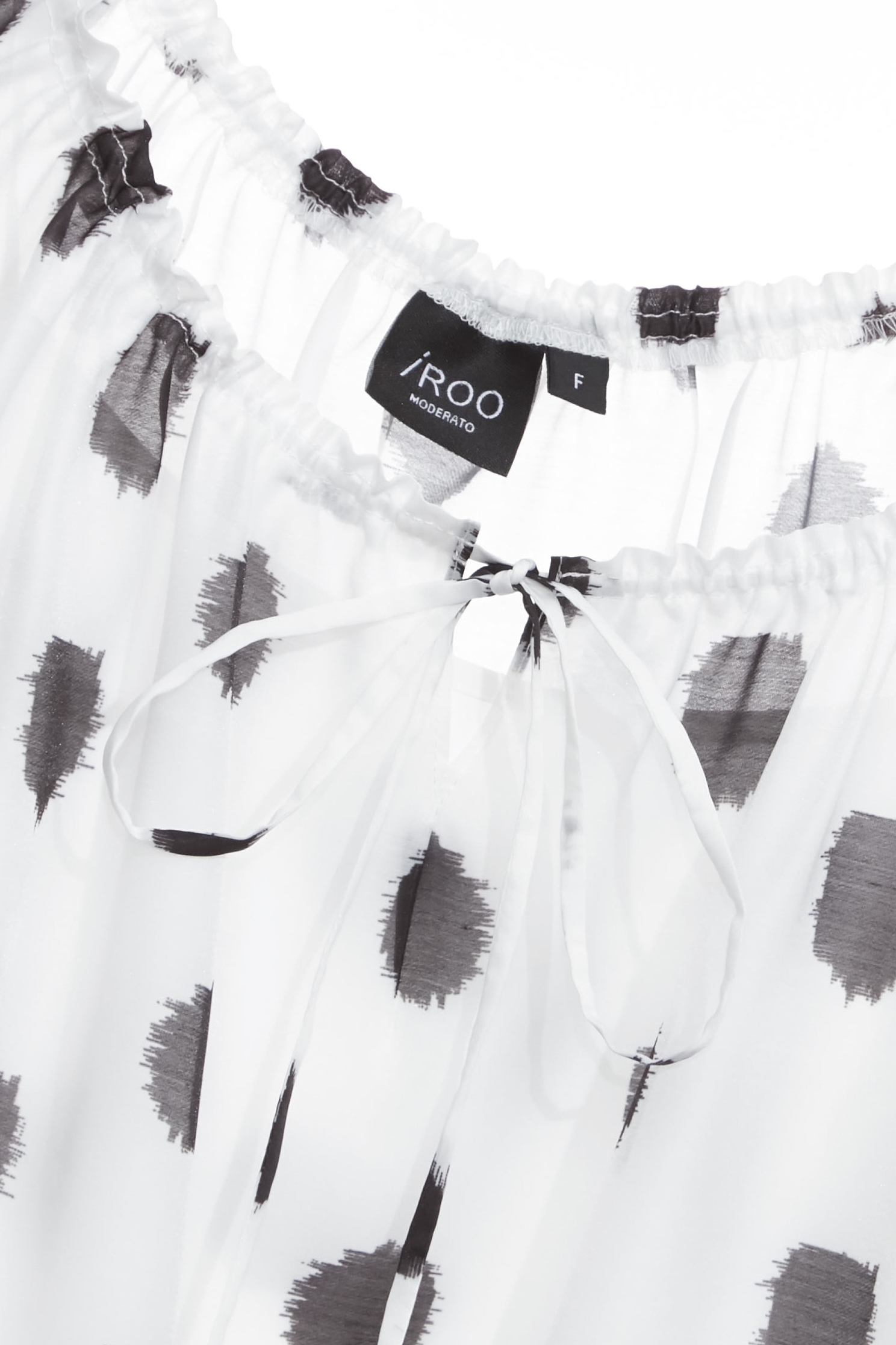 黑白暈染波點印花絲綿單品黑白暈染波點印花絲綿單品,上班OL穿搭,上衣,內搭上衣,春夏穿搭,波點,荷葉,蝴蝶結,輕奢度假,輕奢渡假