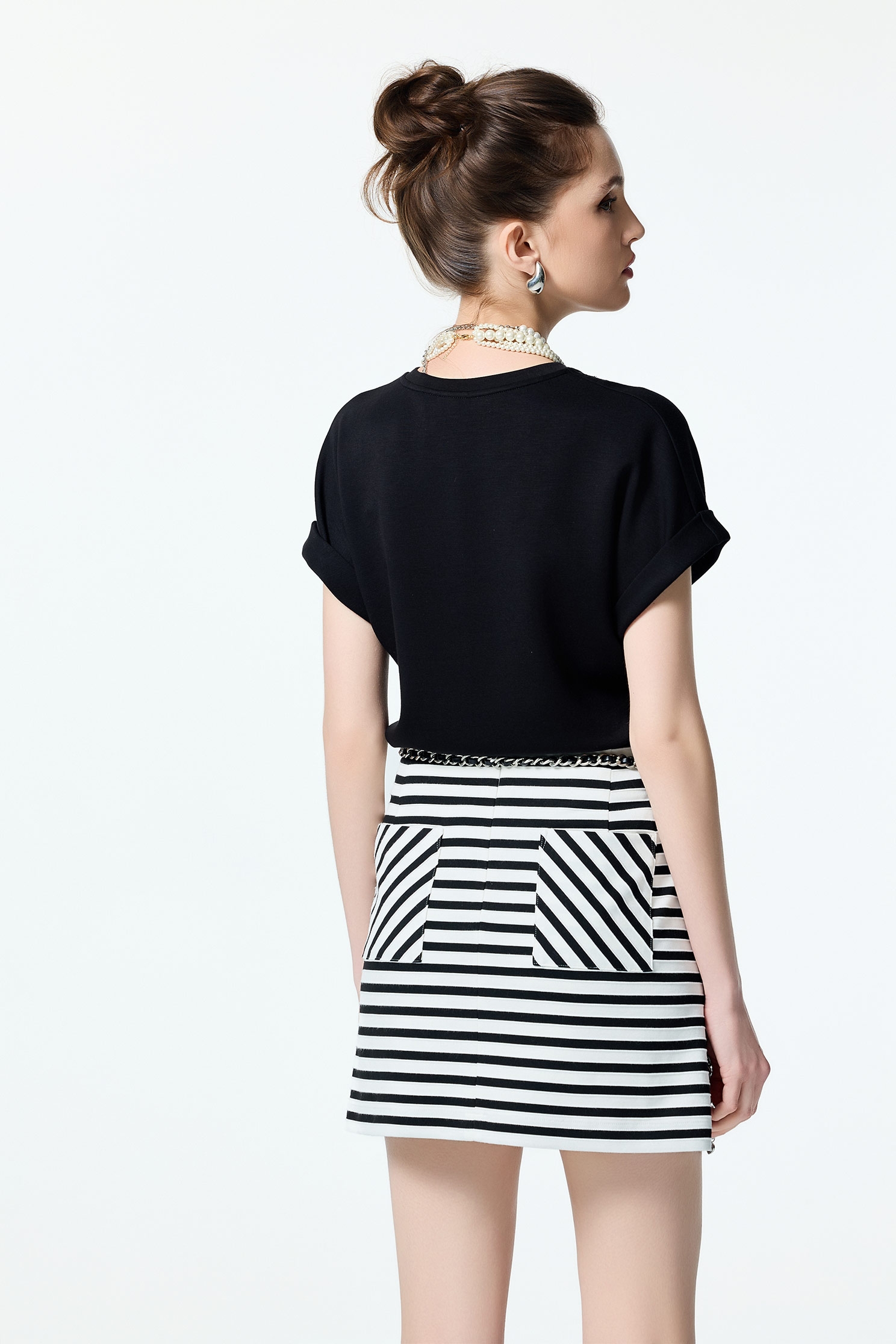 蝴蝶結立體繡花單品T恤蝴蝶結立體繡花單品T恤,上衣,春夏穿搭,繡花,蝴蝶結,黑色上衣