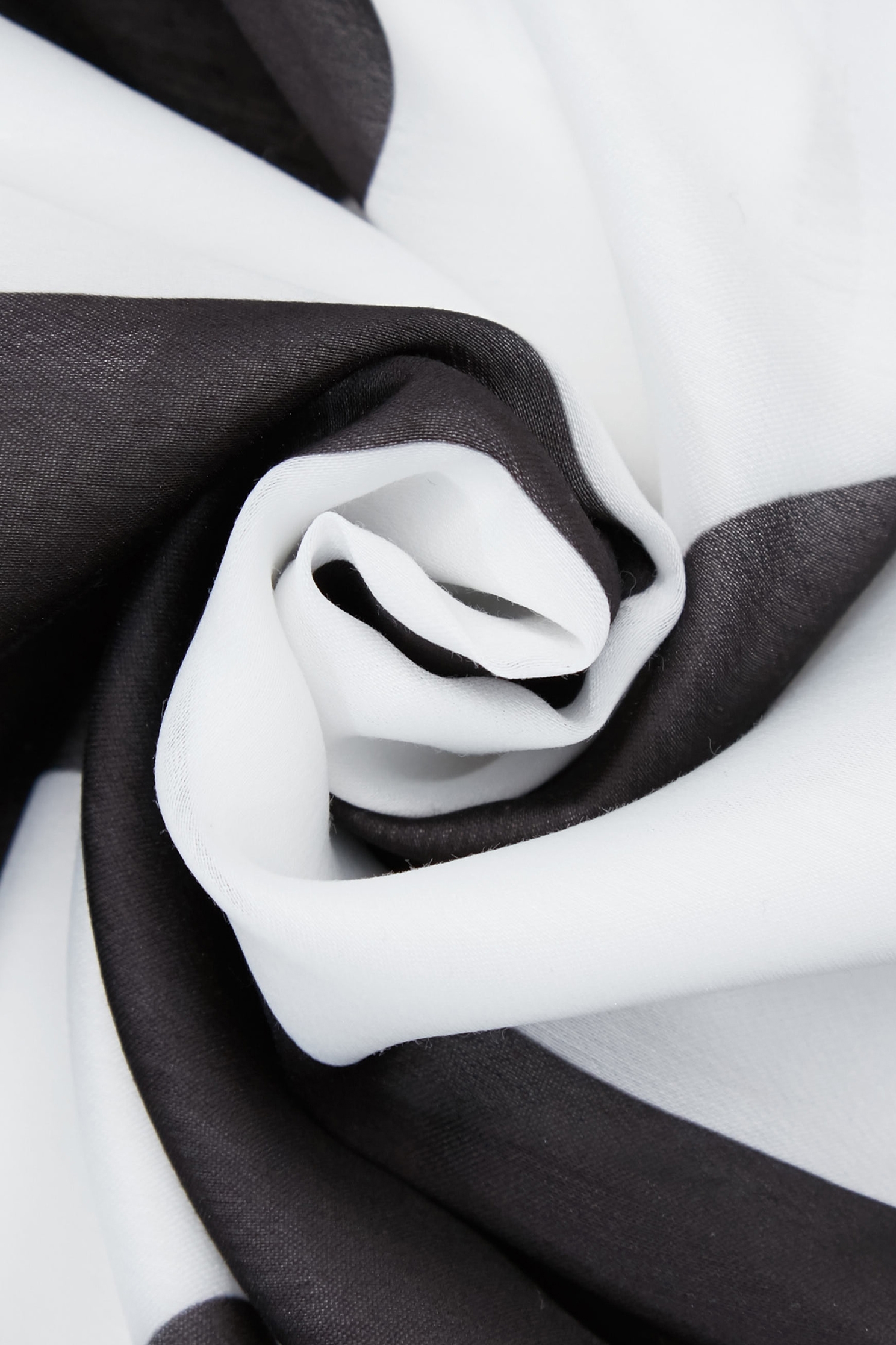 黑白大波點條紋絲棉襯衫黑白大波點條紋絲棉襯衫,上班OL穿搭,上衣,內搭上衣,春夏穿搭,條紋,波點,襯衫,輕奢度假,輕奢渡假