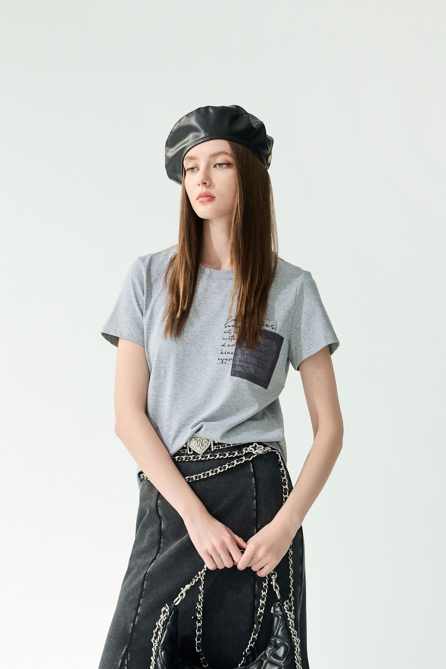 終極灰雙口袋繡花Ｔ終極灰雙口袋繡花Ｔ,T-Shirt,上衣,春夏穿搭,繡花,針織