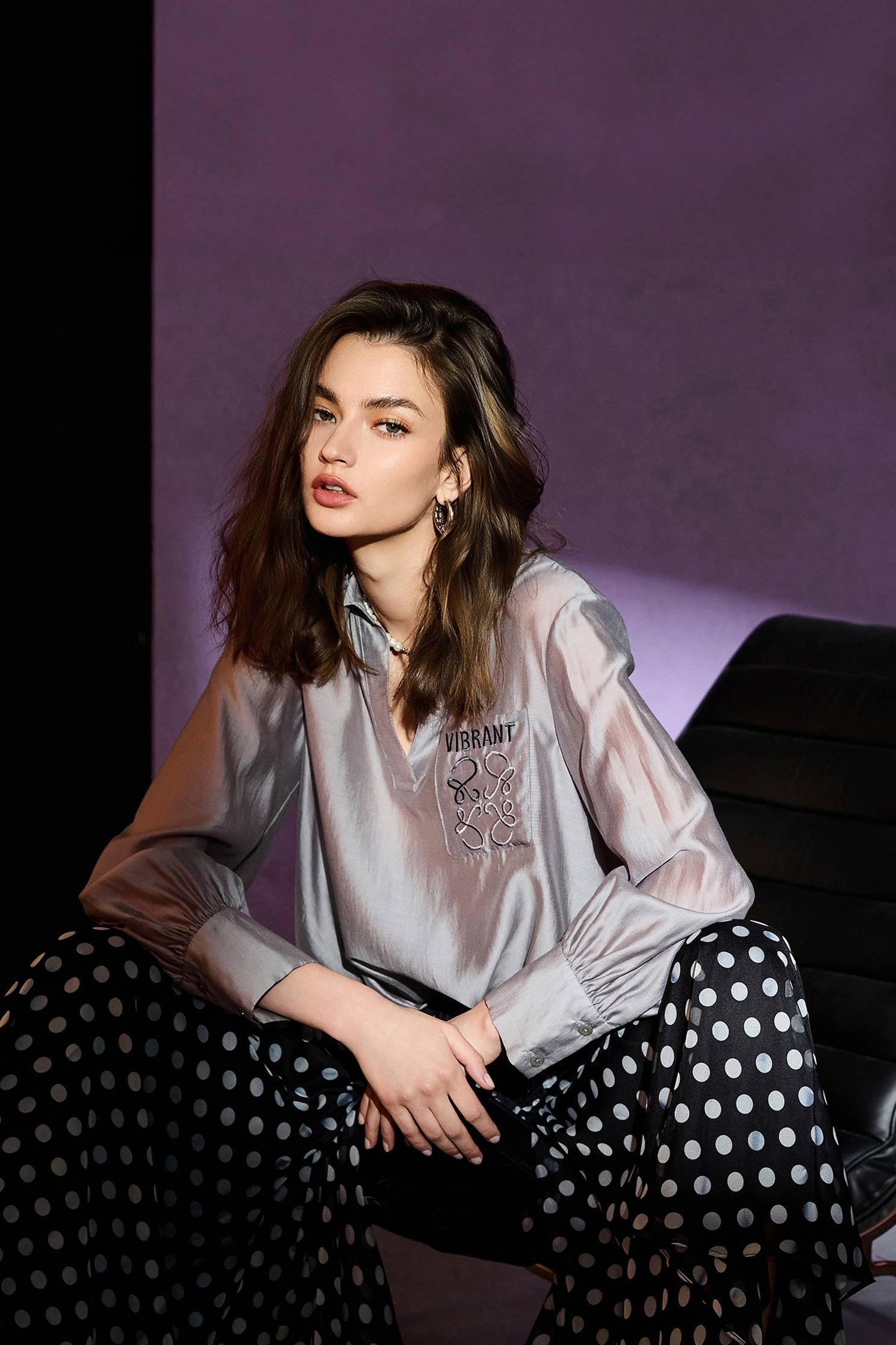 終極灰抓摺絲棉襯衫終極灰抓摺絲棉襯衫,上班OL穿搭,上衣,春夏穿搭,繡花,襯衫