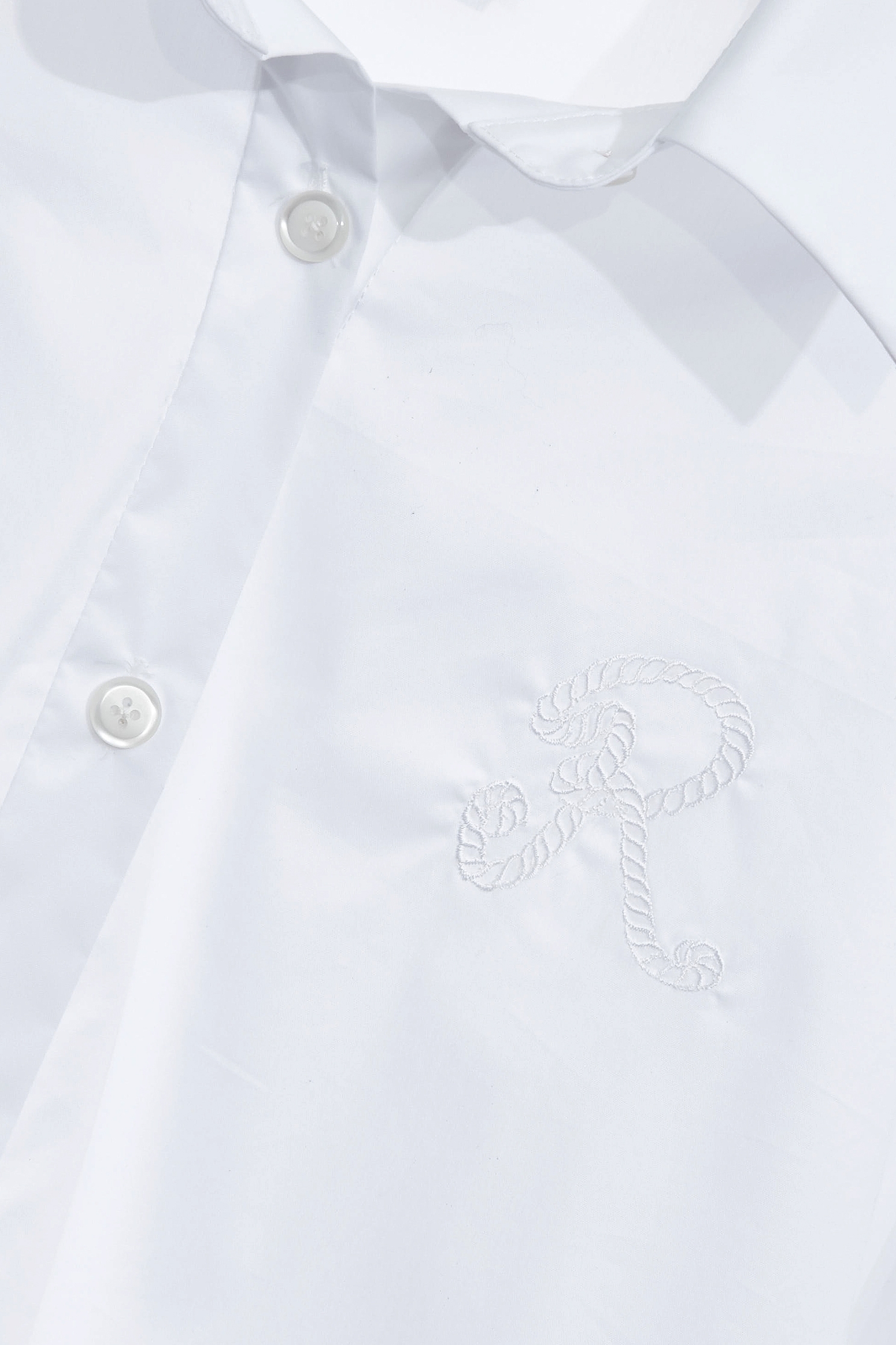 平塔克線條設計白襯衫平塔克線條設計白襯衫,上班OL穿搭,春夏穿搭,繡花,襯衫