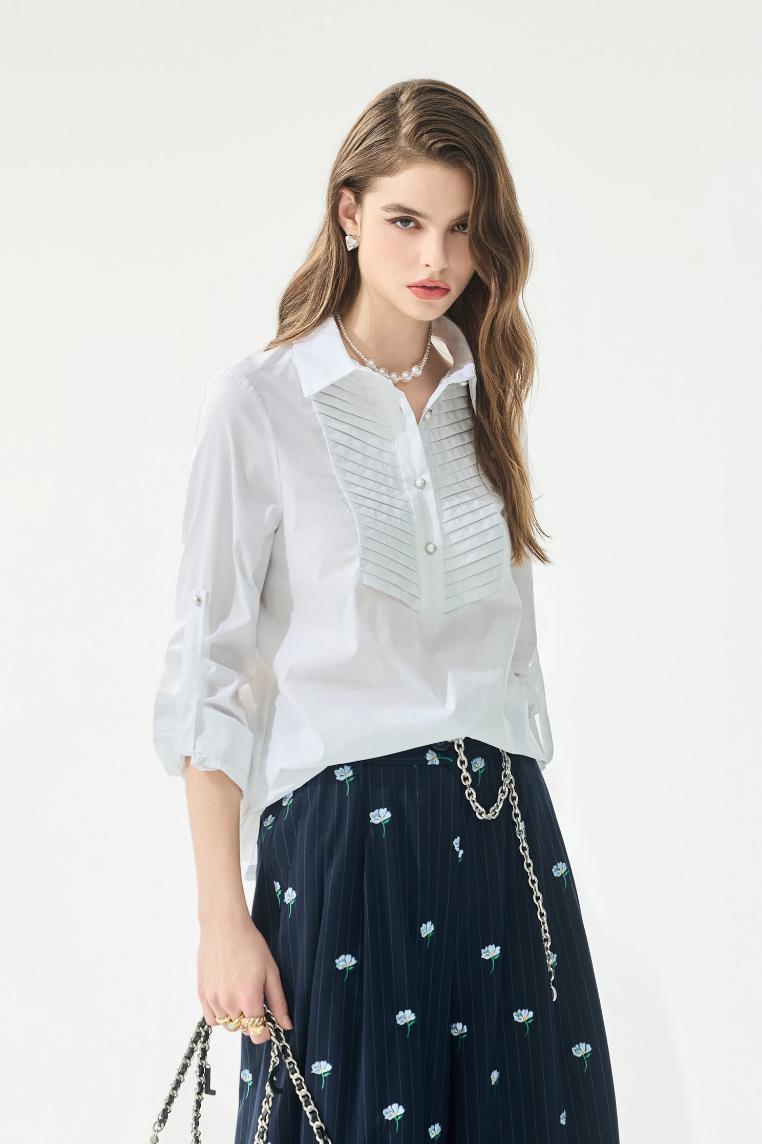 抓褶裝飾彈性長袖襯衫抓褶裝飾彈性長袖襯衫,上班OL穿搭,上衣,人氣商品,春夏穿搭,珍珠,襯衫