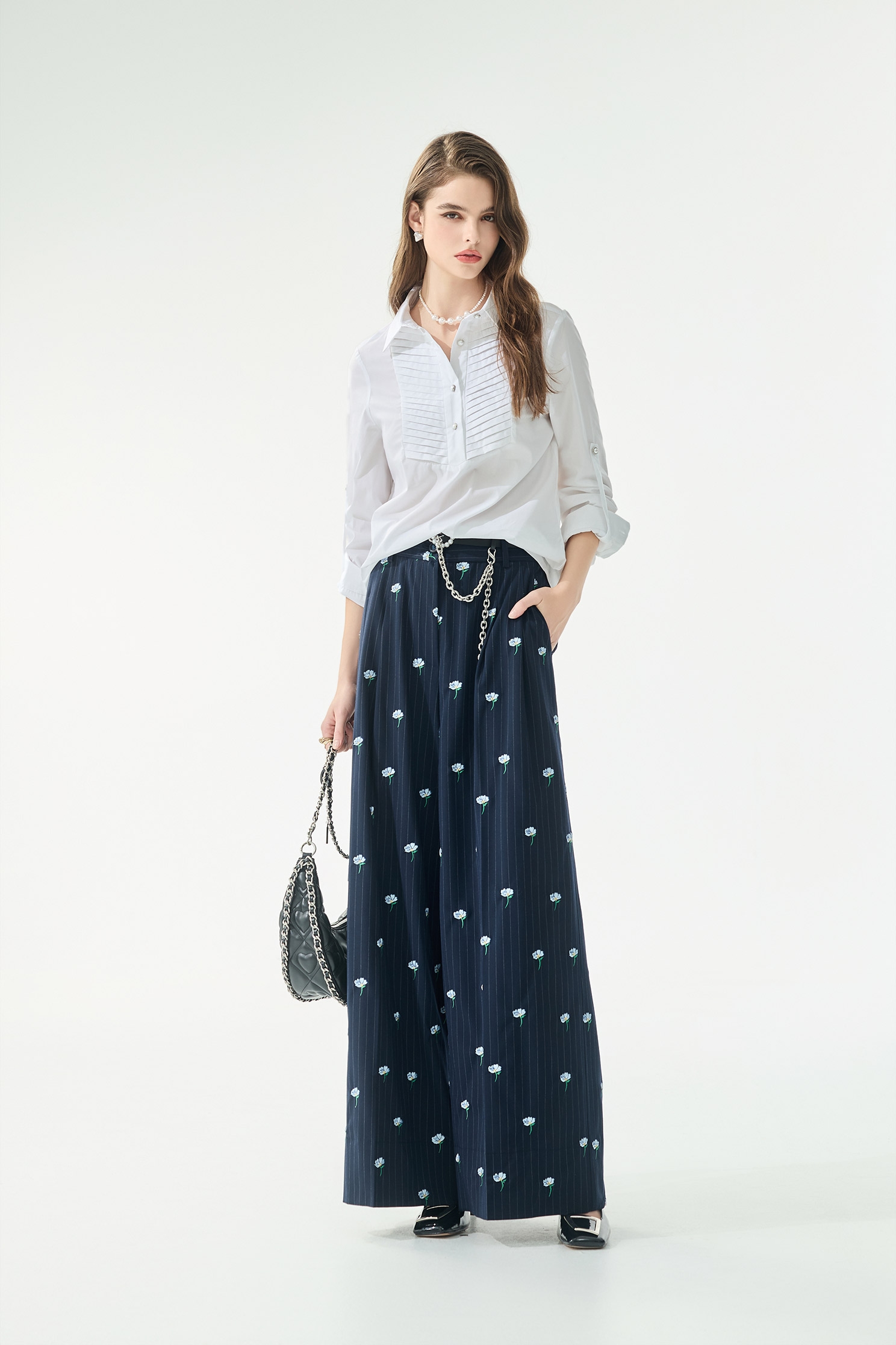 抓褶裝飾彈性長袖襯衫抓褶裝飾彈性長袖襯衫,上班OL穿搭,上衣,人氣商品,春夏穿搭,珍珠,襯衫