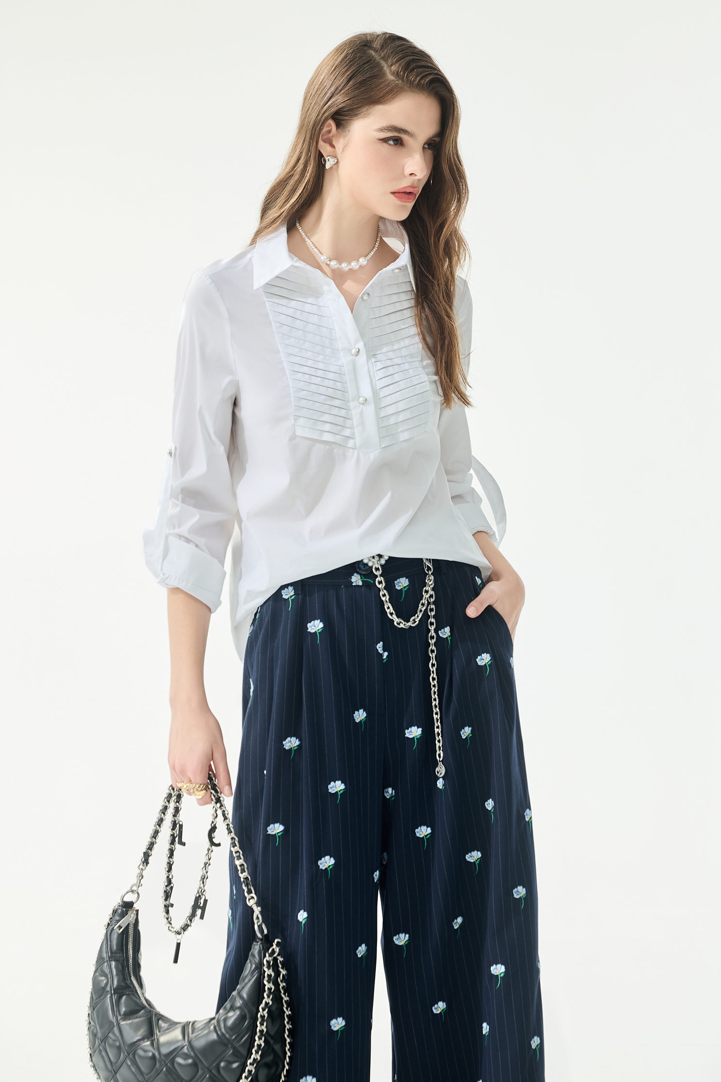 抓褶裝飾彈性長袖襯衫抓褶裝飾彈性長袖襯衫,上班OL穿搭,上衣,人氣商品,春夏穿搭,珍珠,襯衫