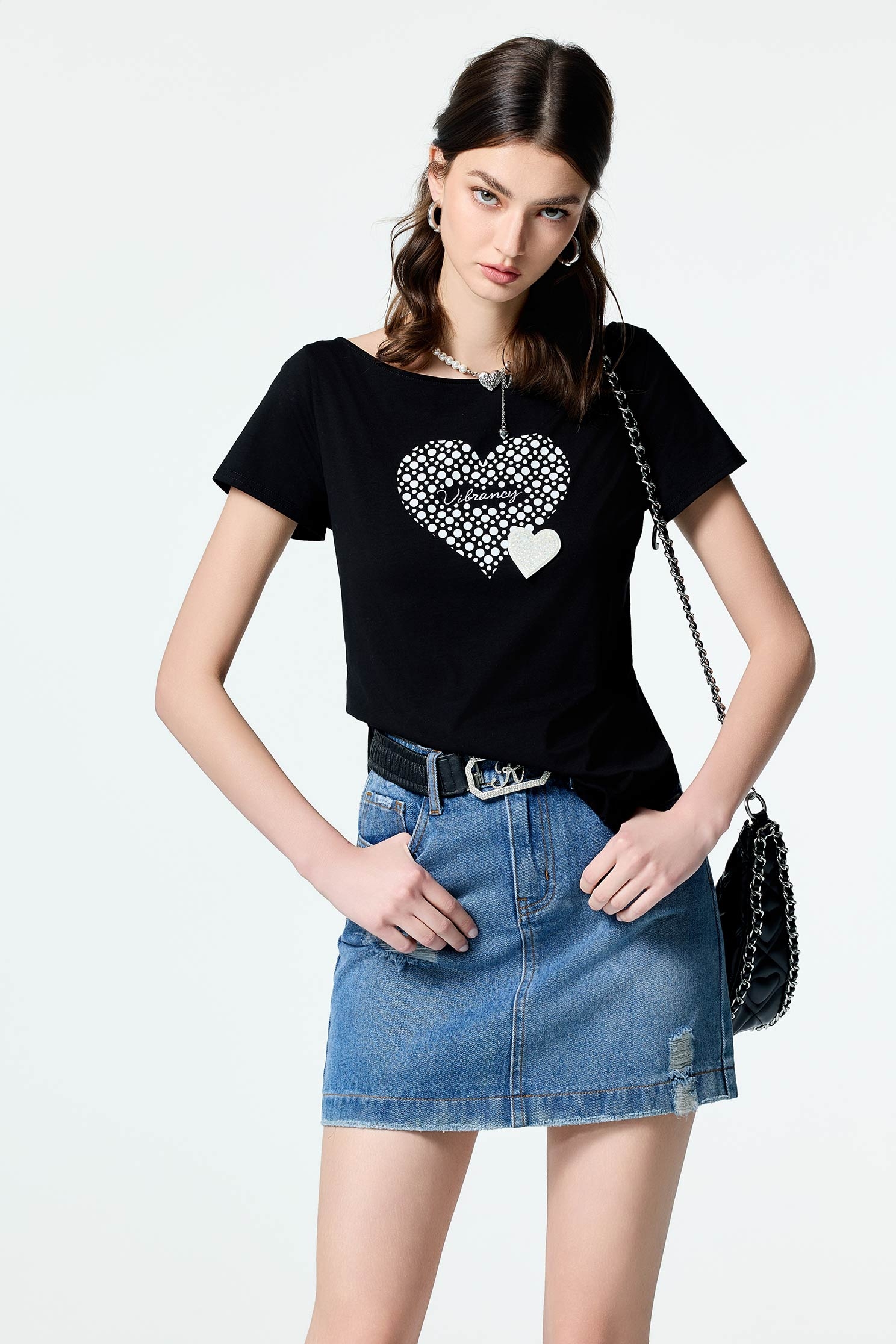 波點愛心不對稱T波點愛心不對稱T,T-Shirt,上衣,春夏穿搭,波點,純棉,繡花,黑色上衣