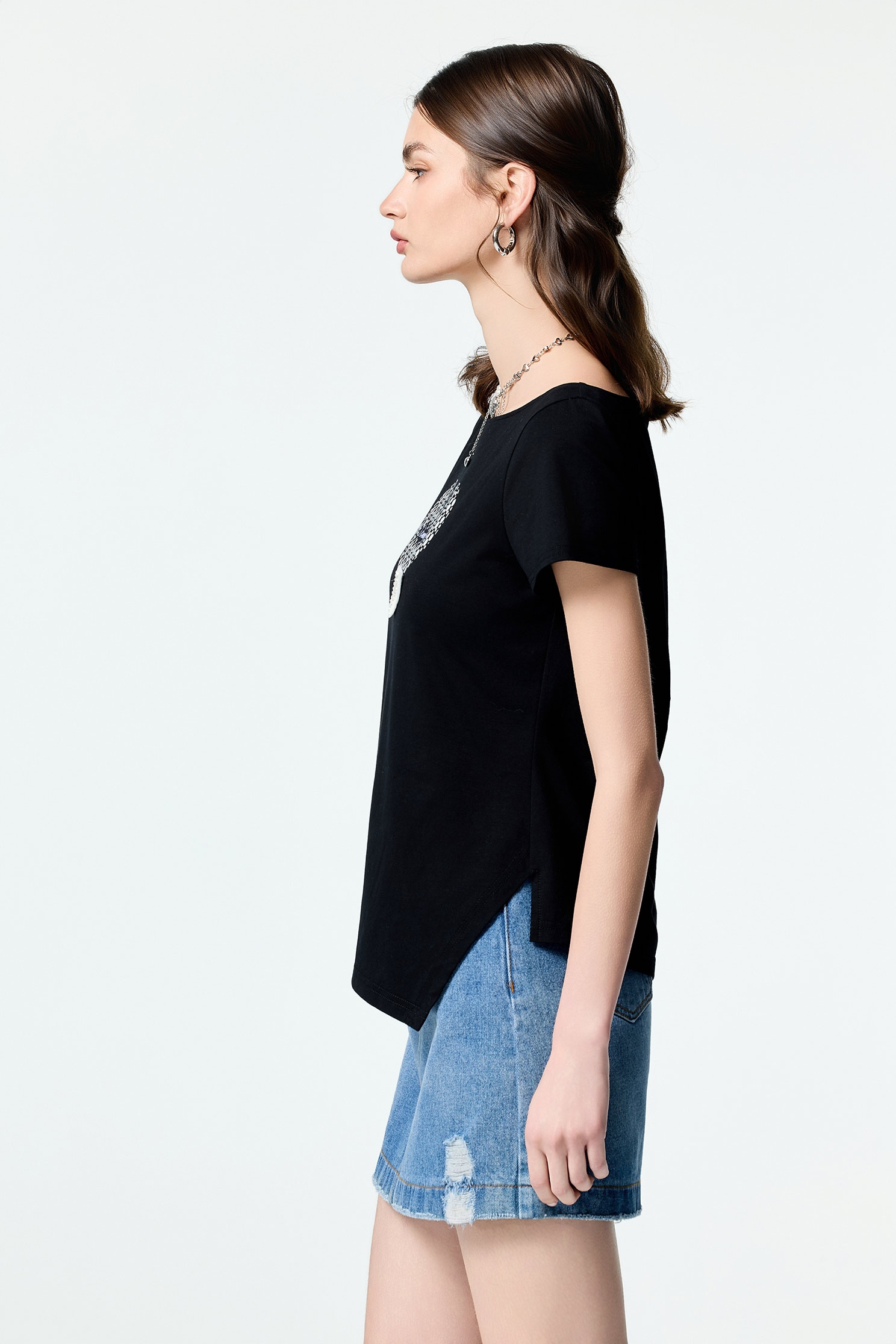 波點愛心不對稱T波點愛心不對稱T,T-Shirt,上衣,春夏穿搭,波點,純棉,繡花,黑色上衣