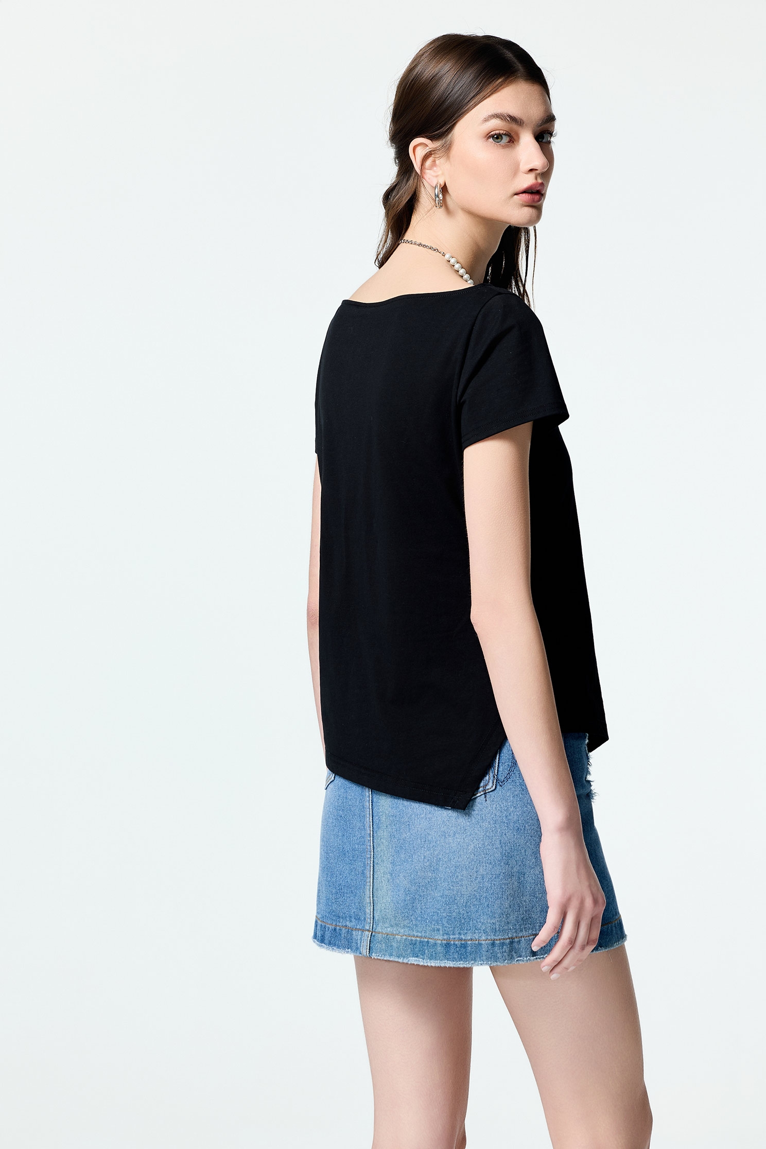 波點愛心不對稱T波點愛心不對稱T,T-Shirt,上衣,春夏穿搭,波點,純棉,繡花,黑色上衣