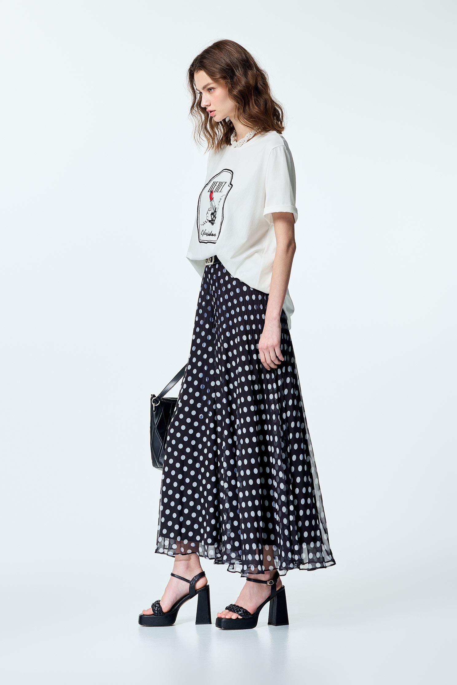 點點口紅印花寬鬆T點點口紅印花寬鬆T,T-Shirt,上衣,春夏穿搭,白色上衣