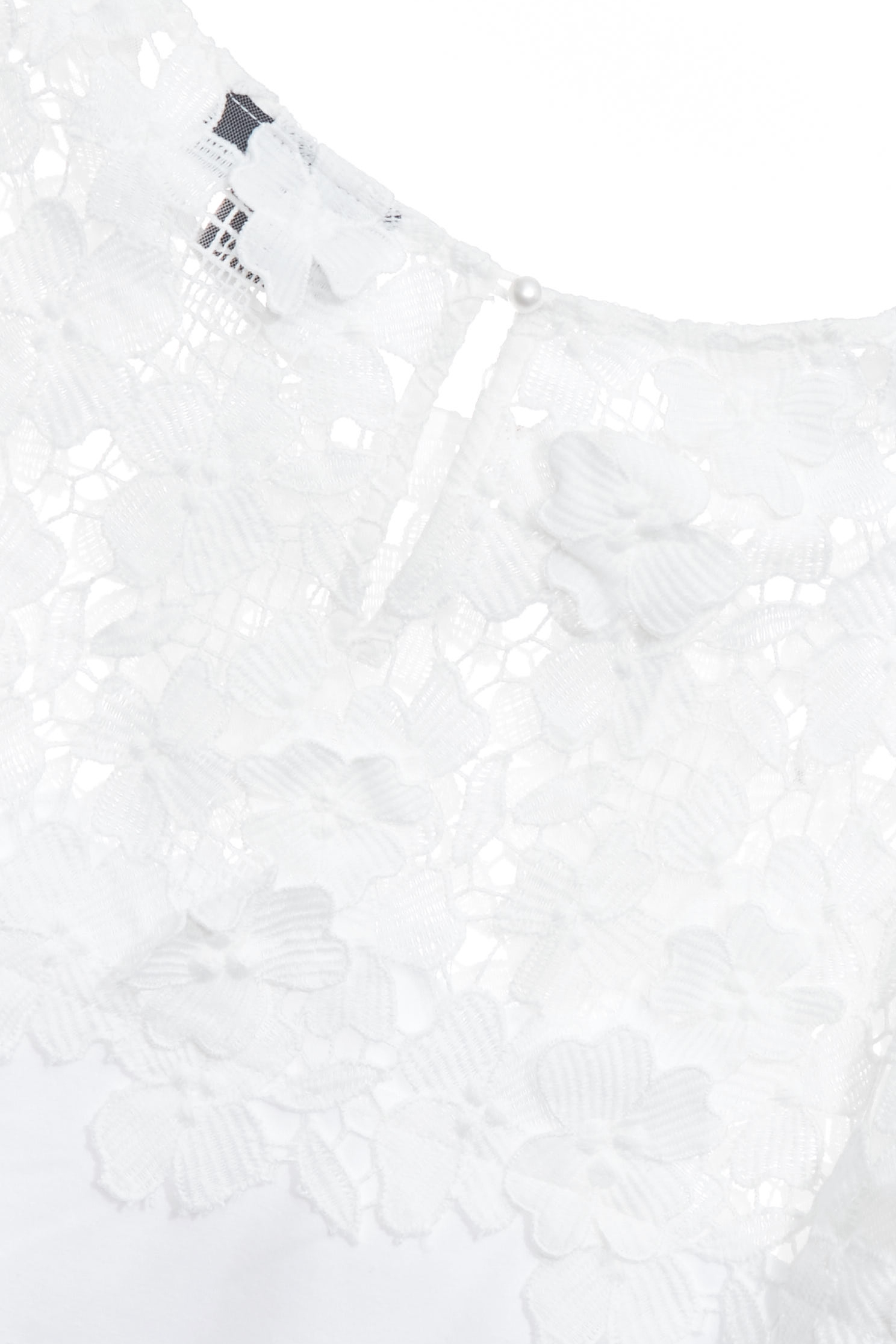 立體花蕾絲質感T立體花蕾絲質感T,上衣,人氣商品,春夏穿搭,約會特輯,繡花,花花世界,蕾絲