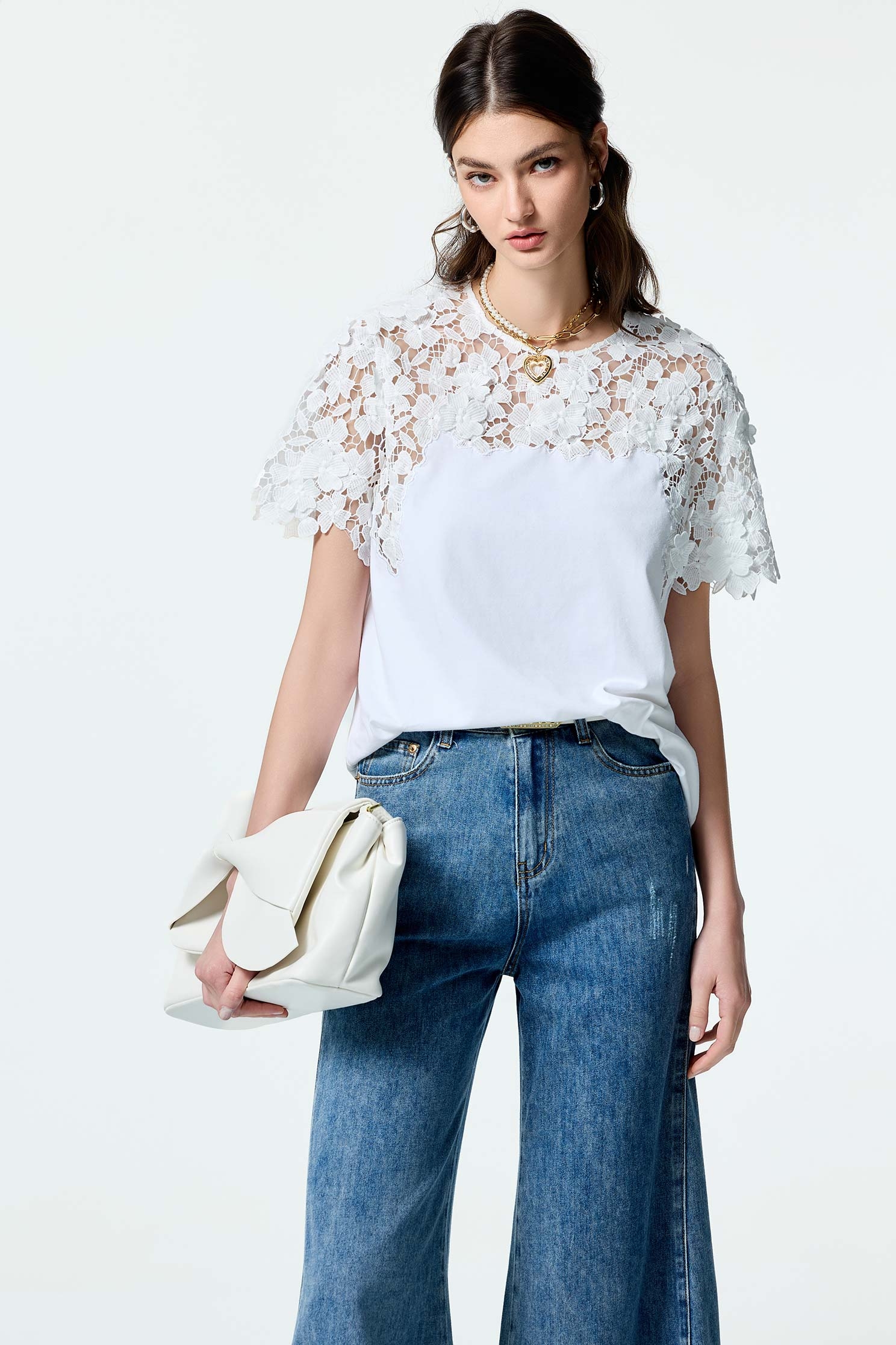 立體花蕾絲質感T立體花蕾絲質感T,上衣,人氣商品,春夏穿搭,約會特輯,繡花,花花世界,蕾絲