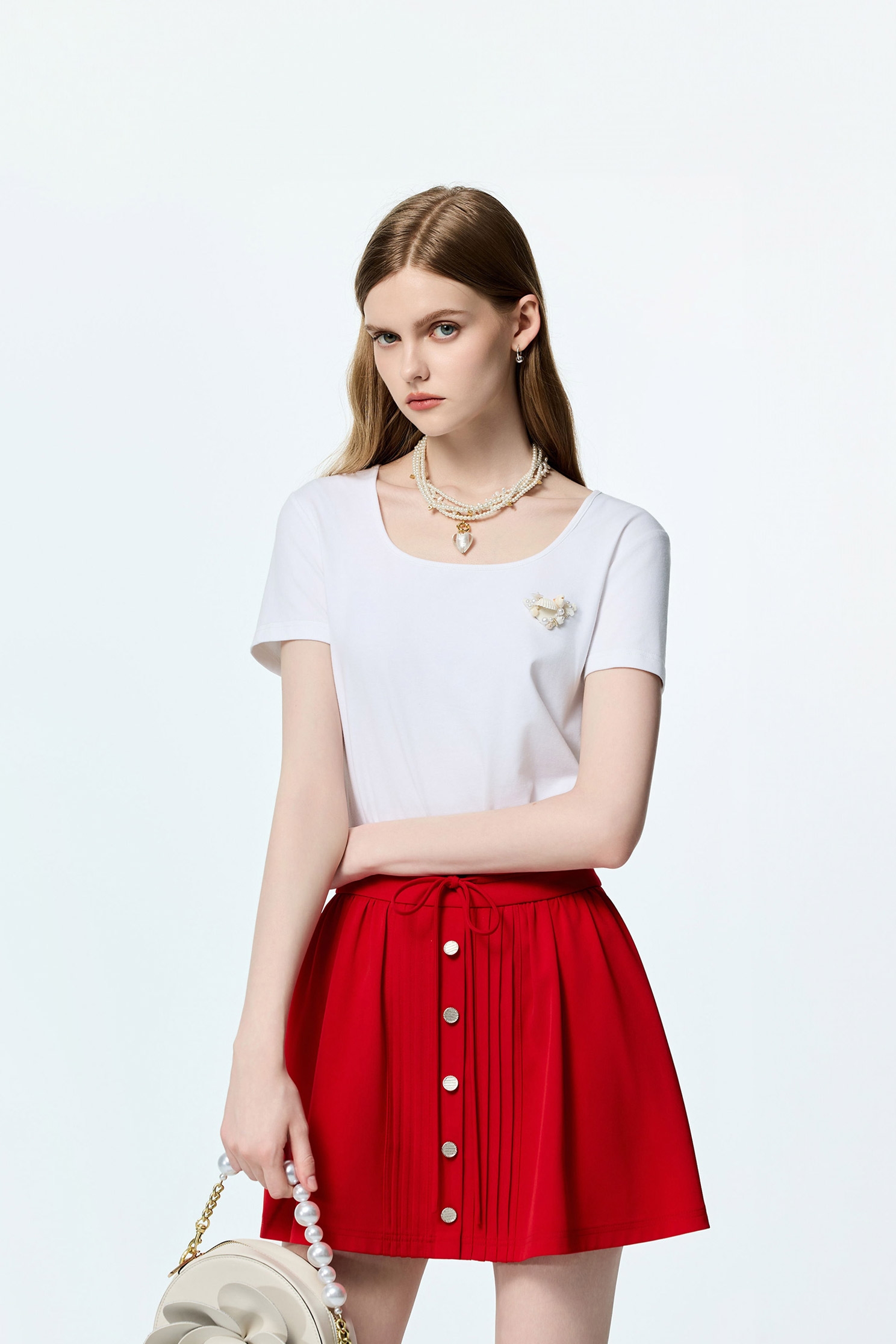 簍空洞造型背T恤上衣簍空洞造型背T恤上衣,T恤,上衣,春夏穿搭,約會特輯,純棉,輕奢度假,輕奢渡假