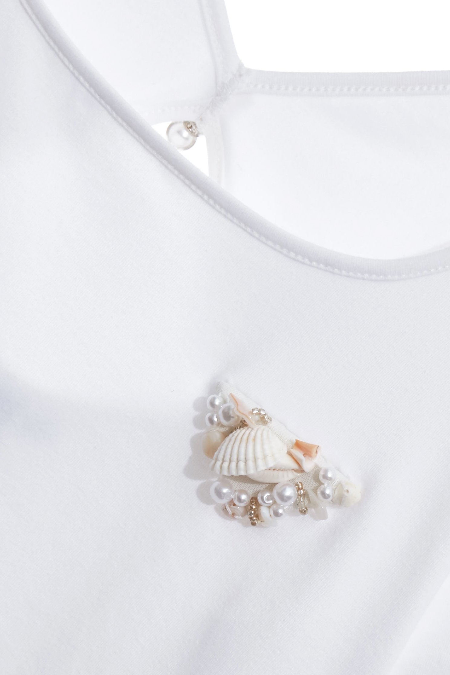 簍空洞造型背T恤上衣簍空洞造型背T恤上衣,T恤,上衣,春夏穿搭,約會特輯,純棉,輕奢度假,輕奢渡假