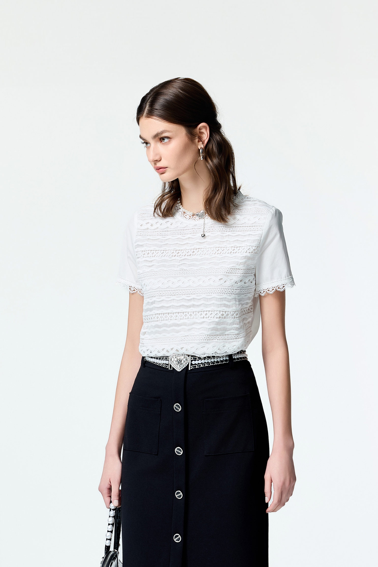 蕾絲拚條紋理上衣蕾絲拚條紋理上衣,上班OL穿搭,上衣,春夏穿搭,條紋,約會特輯,蕾絲,蕾絲上衣