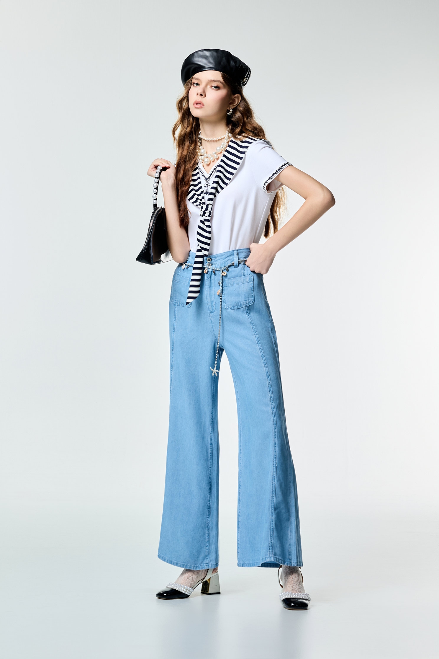 午夜藍鑲邊線單品上衣午夜藍鑲邊線單品上衣,V領上衣,上衣,春夏穿搭,約會特輯,輕奢度假,輕奢渡假