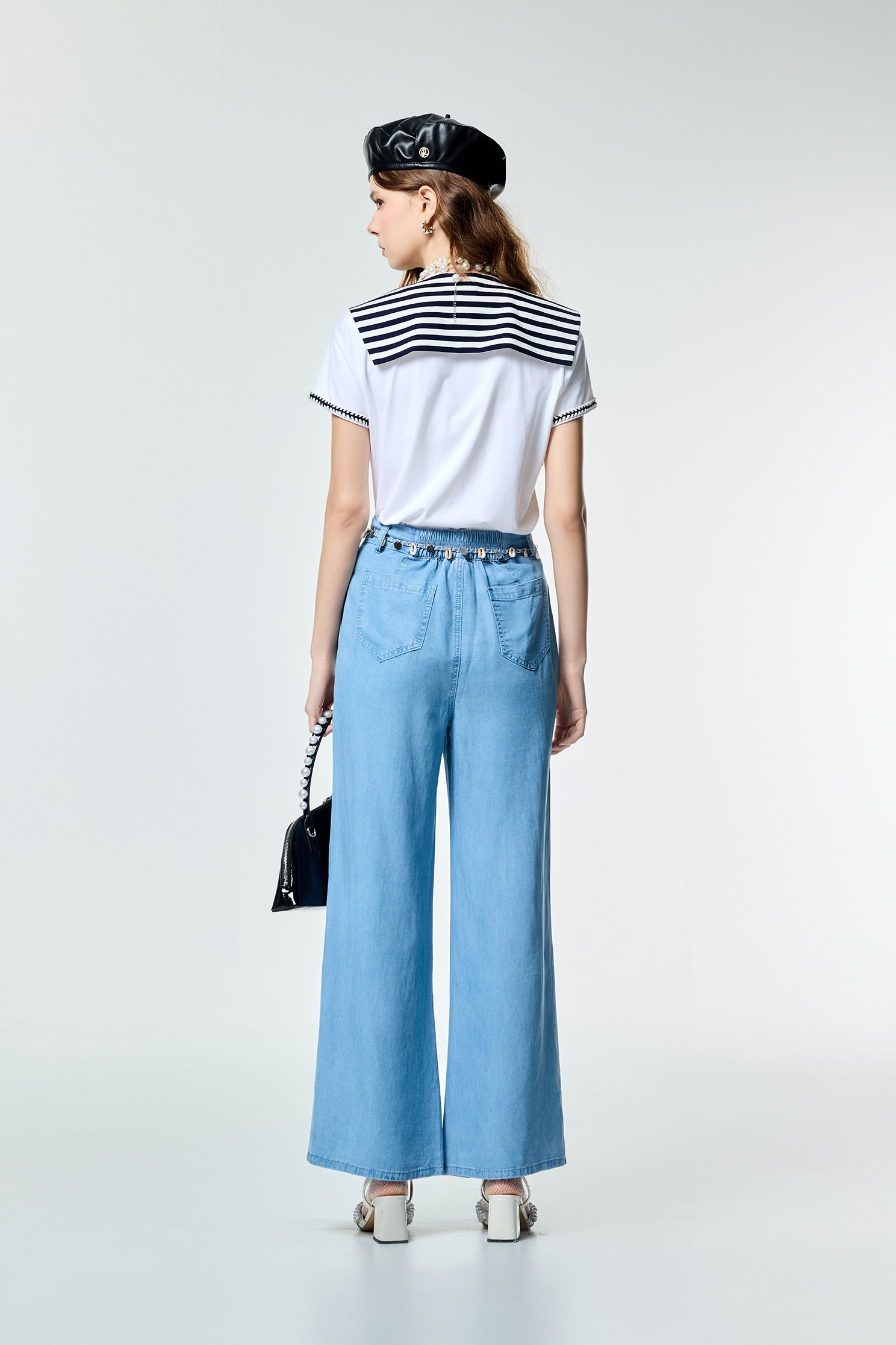 午夜藍鑲邊線單品上衣午夜藍鑲邊線單品上衣,V領上衣,上衣,春夏穿搭,約會特輯,輕奢度假,輕奢渡假