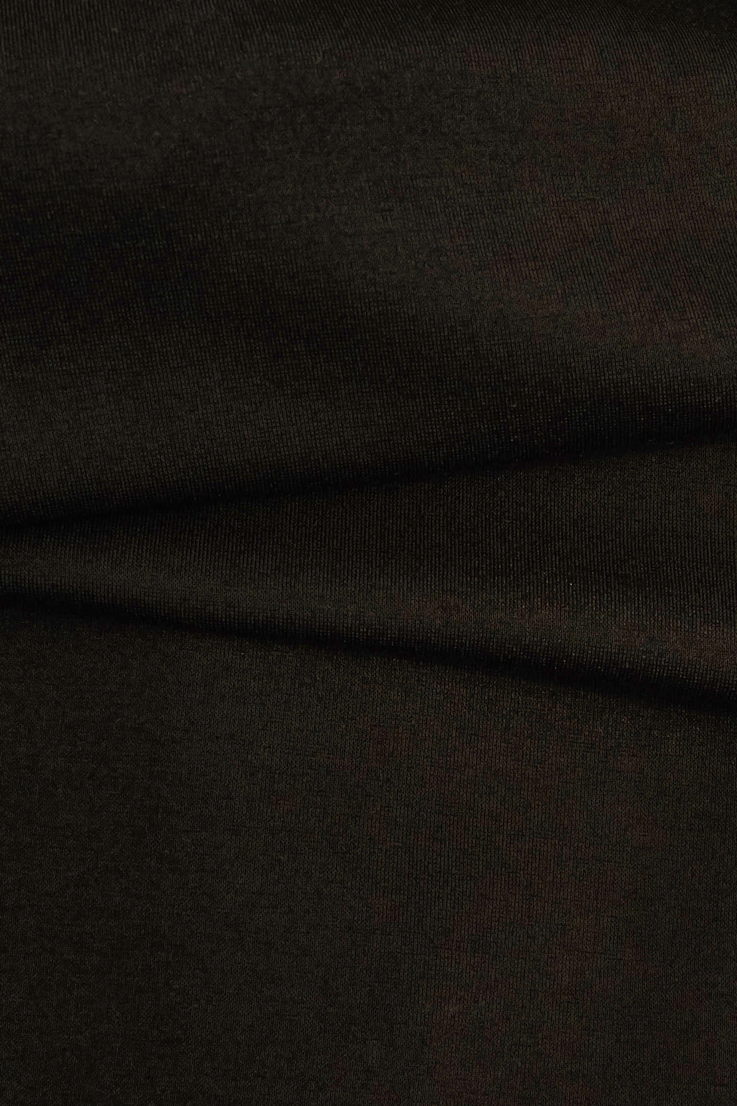 極致黑V領珍珠縫飾絲光單品T極致黑V領珍珠縫飾絲光單品T,上班OL穿搭,上衣,珍珠,秋冬穿搭