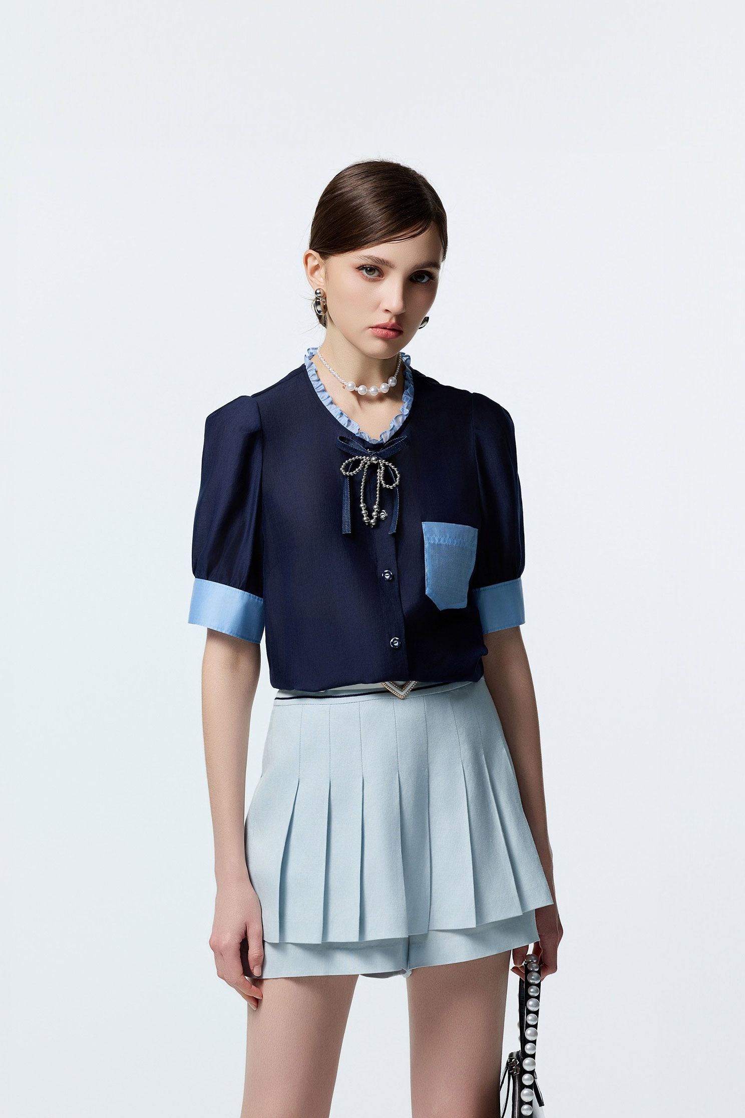 水手藍撞色絲棉上衣水手藍撞色絲棉上衣,上班OL穿搭,上衣,秋冬穿搭,約會特輯,蝴蝶結