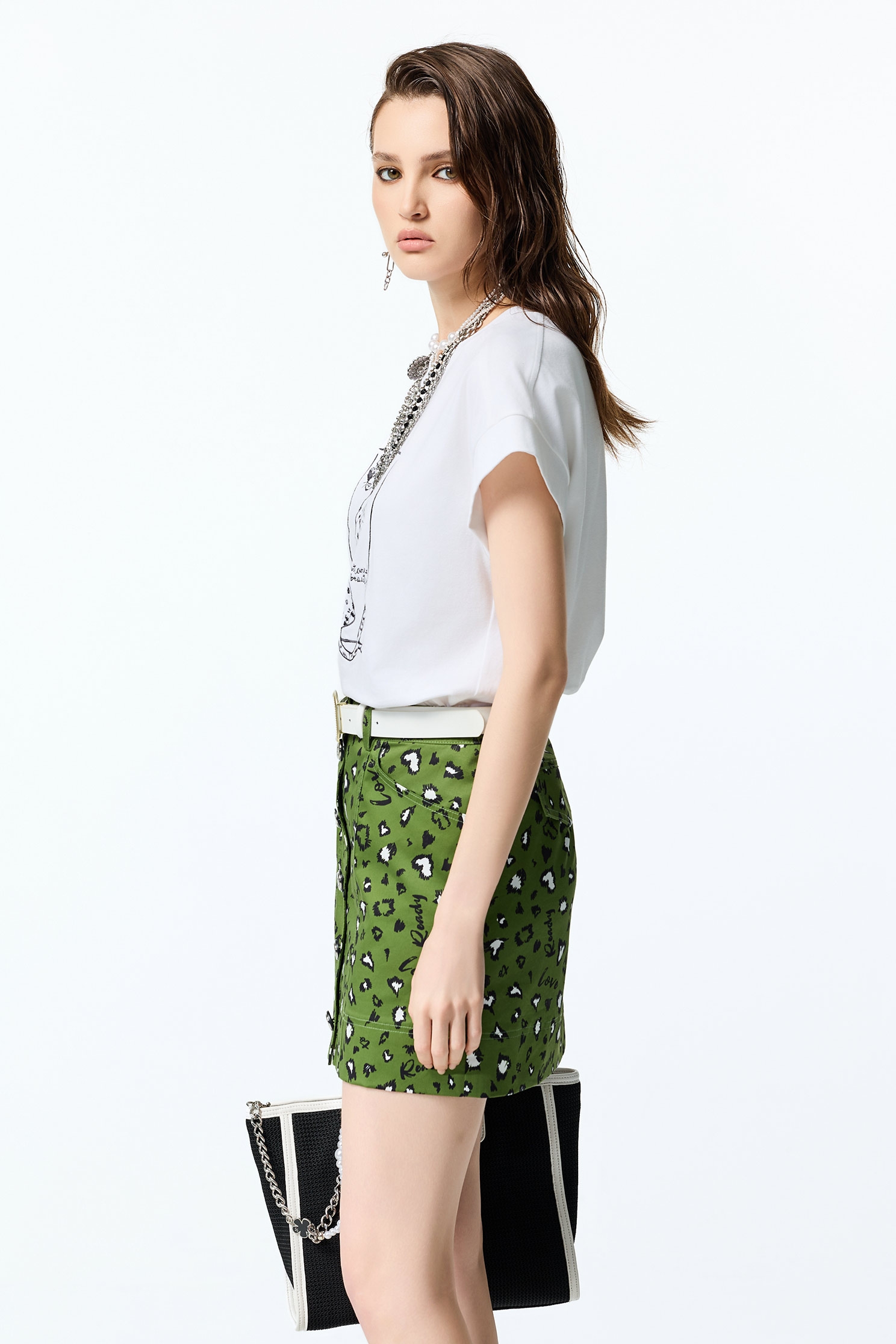 白奎色花豹刺繡Ｔ恤上衣白奎色花豹刺繡Ｔ恤上衣,T-Shirt,T恤,上衣,刺繡,秋冬穿搭,純棉,輕奢度假,輕奢渡假