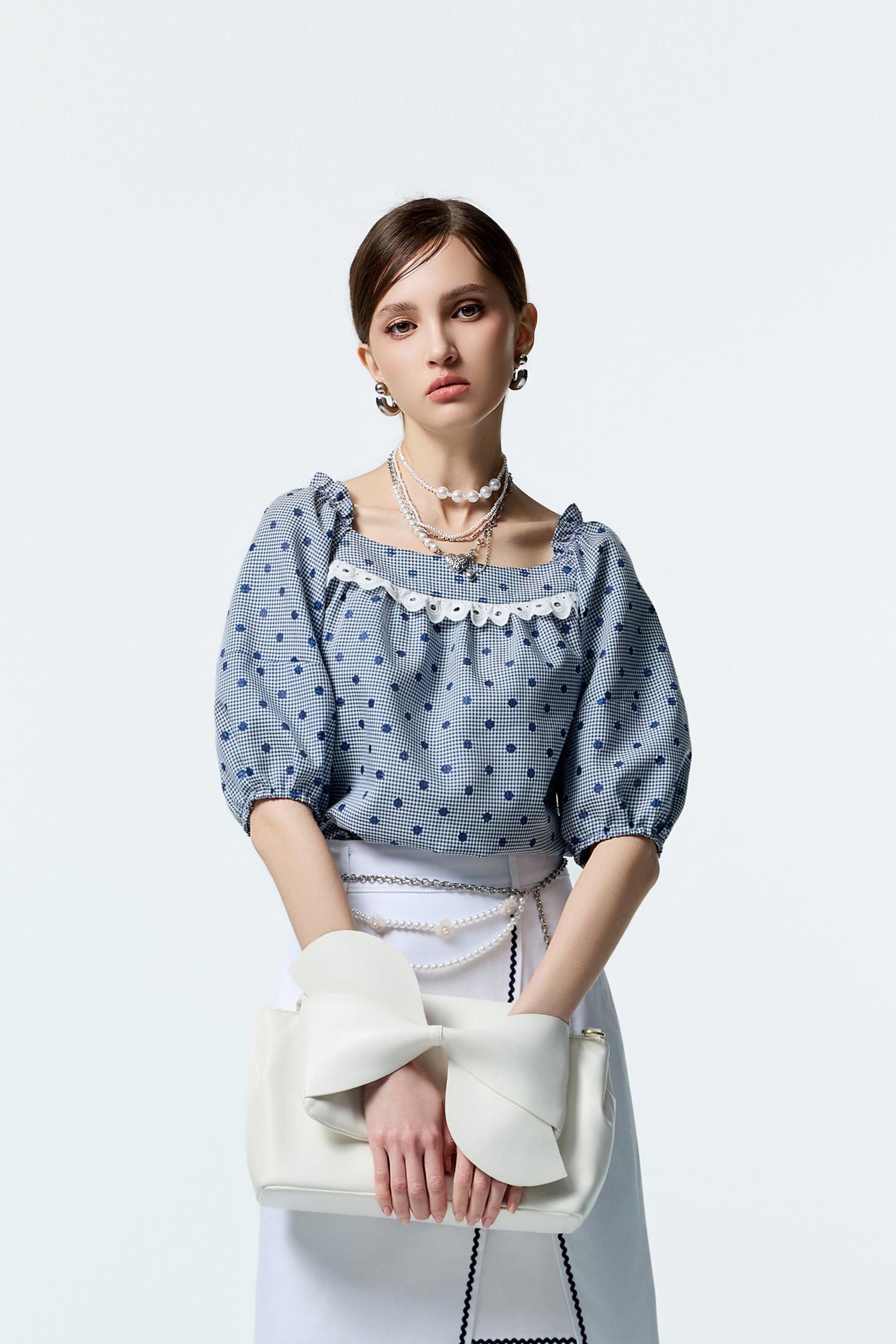 水手藍簍空點點上衣水手藍簍空點點上衣,上班OL穿搭,上衣,時髦成套搭配,格紋,波點,秋冬穿搭,蕾絲