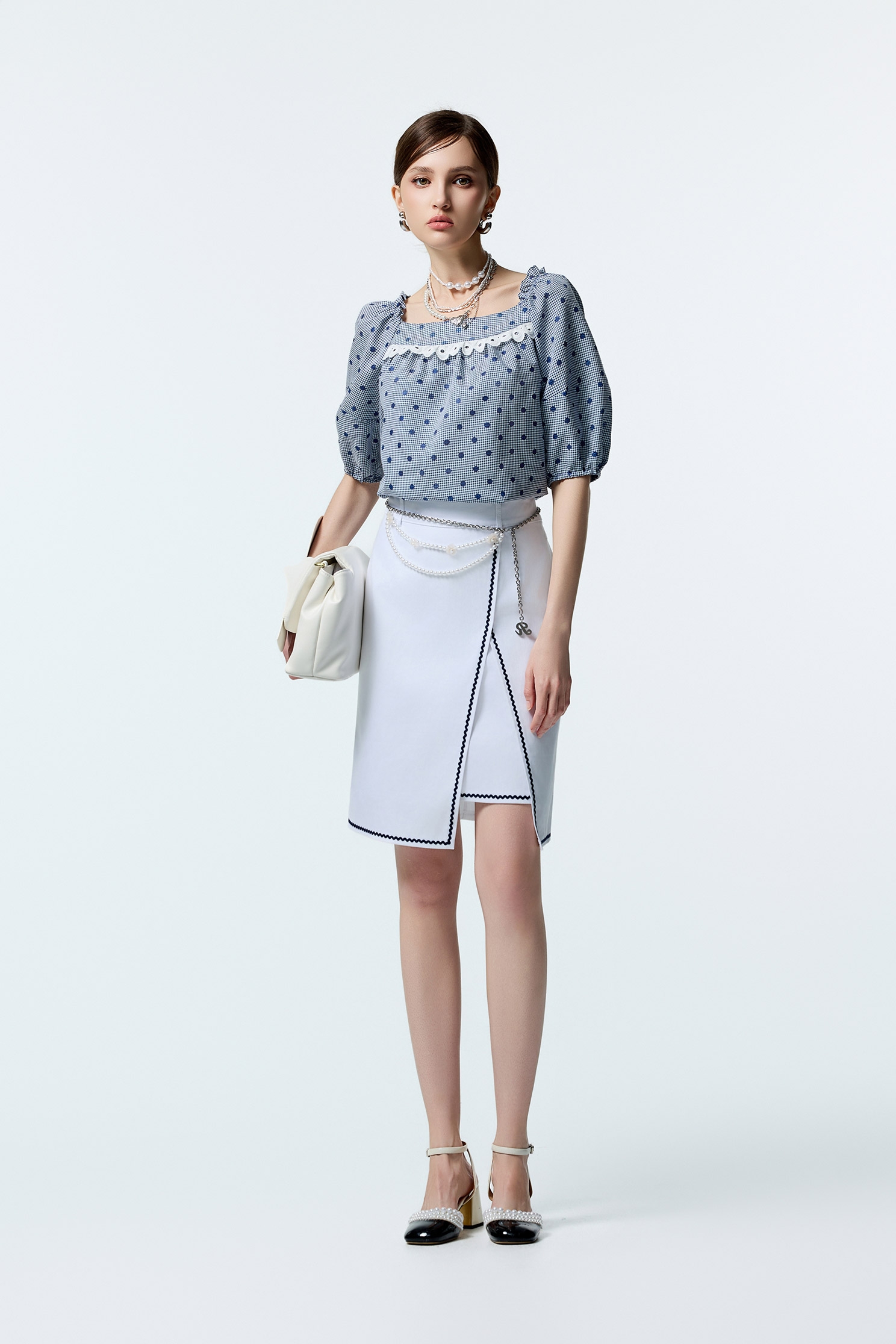 水手藍簍空點點上衣水手藍簍空點點上衣,上班OL穿搭,上衣,時髦成套搭配,格紋,波點,秋冬穿搭,蕾絲