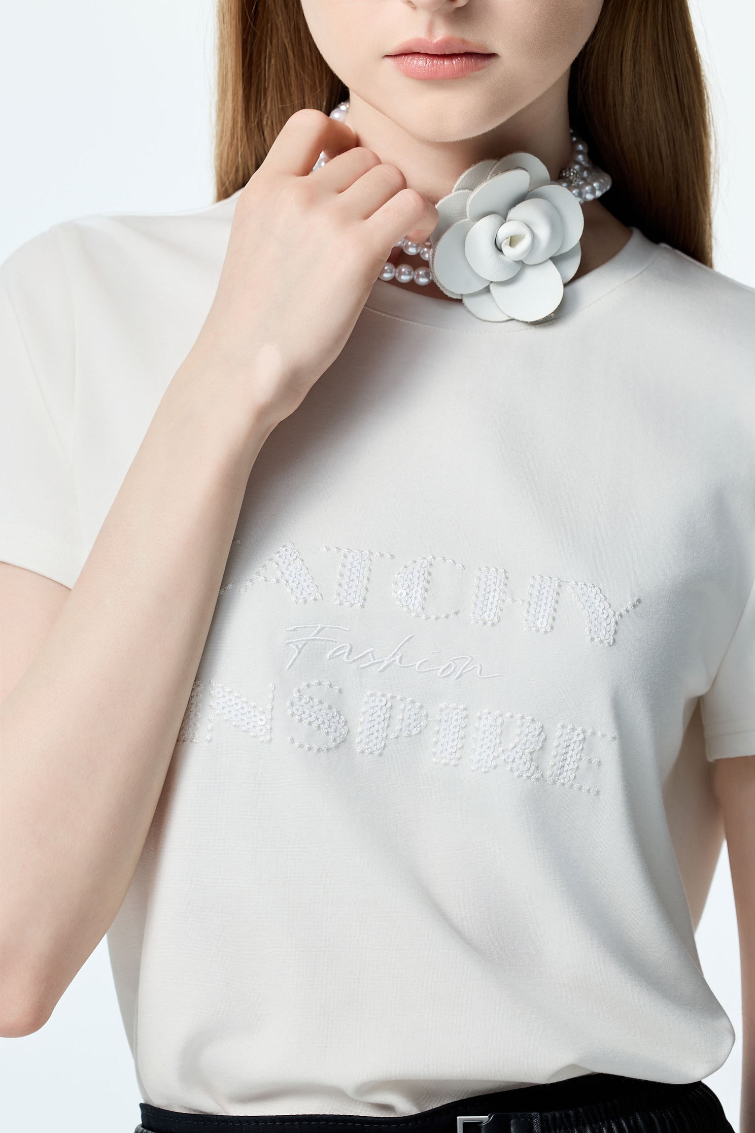 電繡亮片字體絲光T電繡亮片字體絲光T,上班OL穿搭,上衣,秋冬穿搭