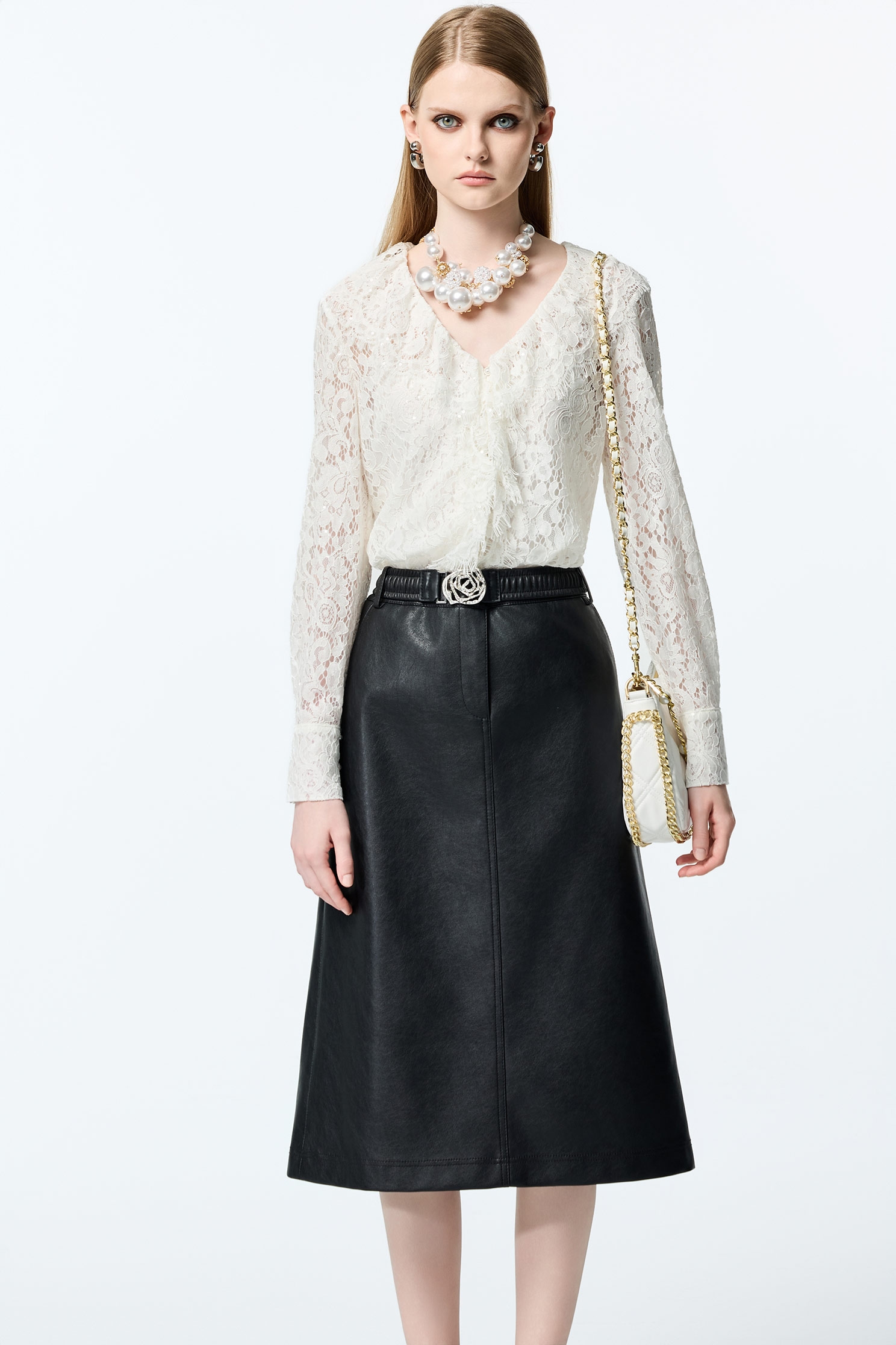 崁亮片繩骨睫毛蕾絲襯衫崁亮片繩骨睫毛蕾絲襯衫,上班OL穿搭,上衣,內搭上衣,珍珠,秋冬穿搭,花花世界,荷葉,蕾絲,襯衫