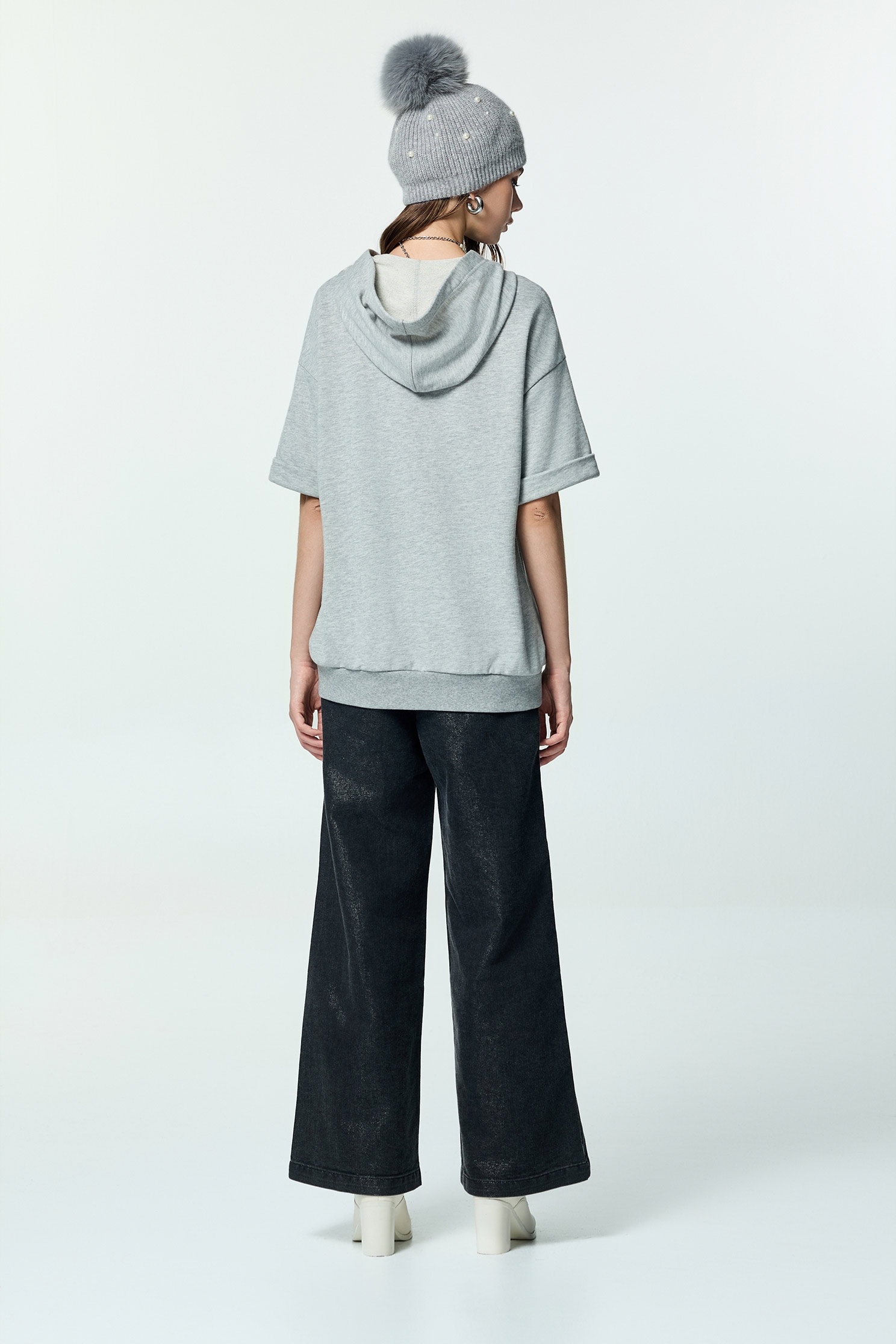 薄暮灰連帽長版Ｔ恤上衣薄暮灰連帽長版Ｔ恤上衣,T恤,上衣,帽T,秋冬穿搭,簡約穿搭,繡花