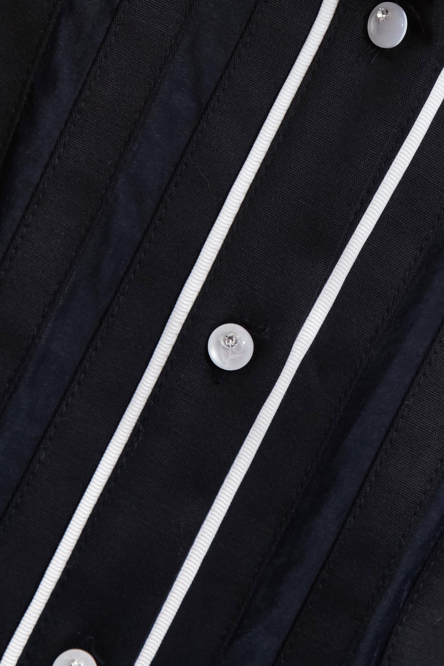 海軍藍鑲撞色邊上衣海軍藍鑲撞色邊上衣,上班OL穿搭,上衣,人氣商品,秋冬穿搭,約會特輯,蝴蝶結