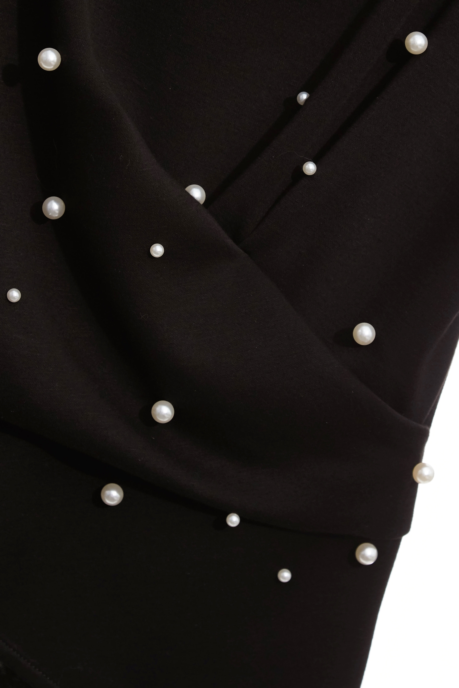 釘飾珍珠修身上衣釘飾珍珠腰瘦單品,上班OL穿搭,上衣,珍珠,秋冬穿搭,約會特輯