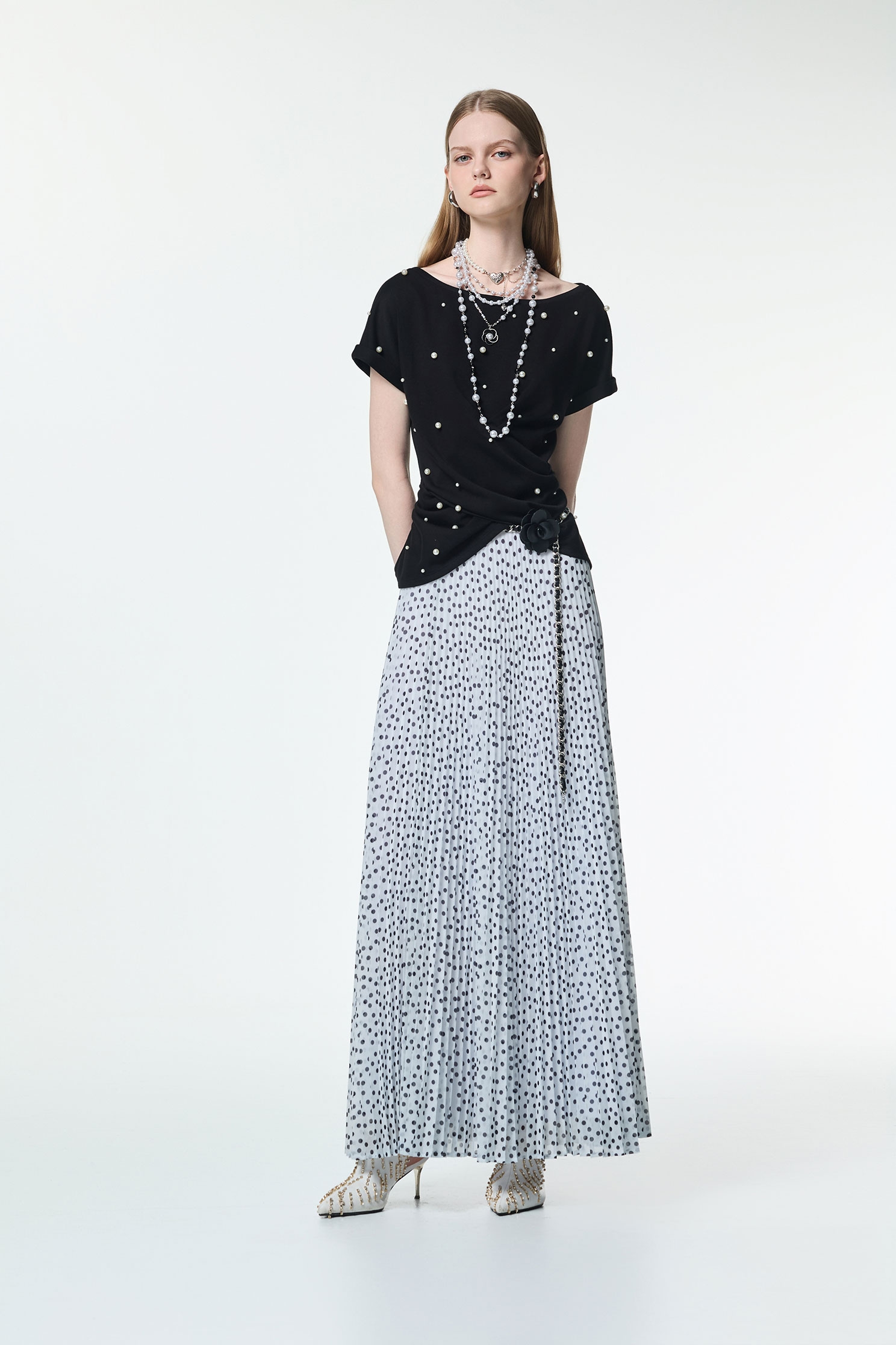 釘飾珍珠修身上衣釘飾珍珠腰瘦單品,上班OL穿搭,上衣,珍珠,秋冬穿搭,約會特輯