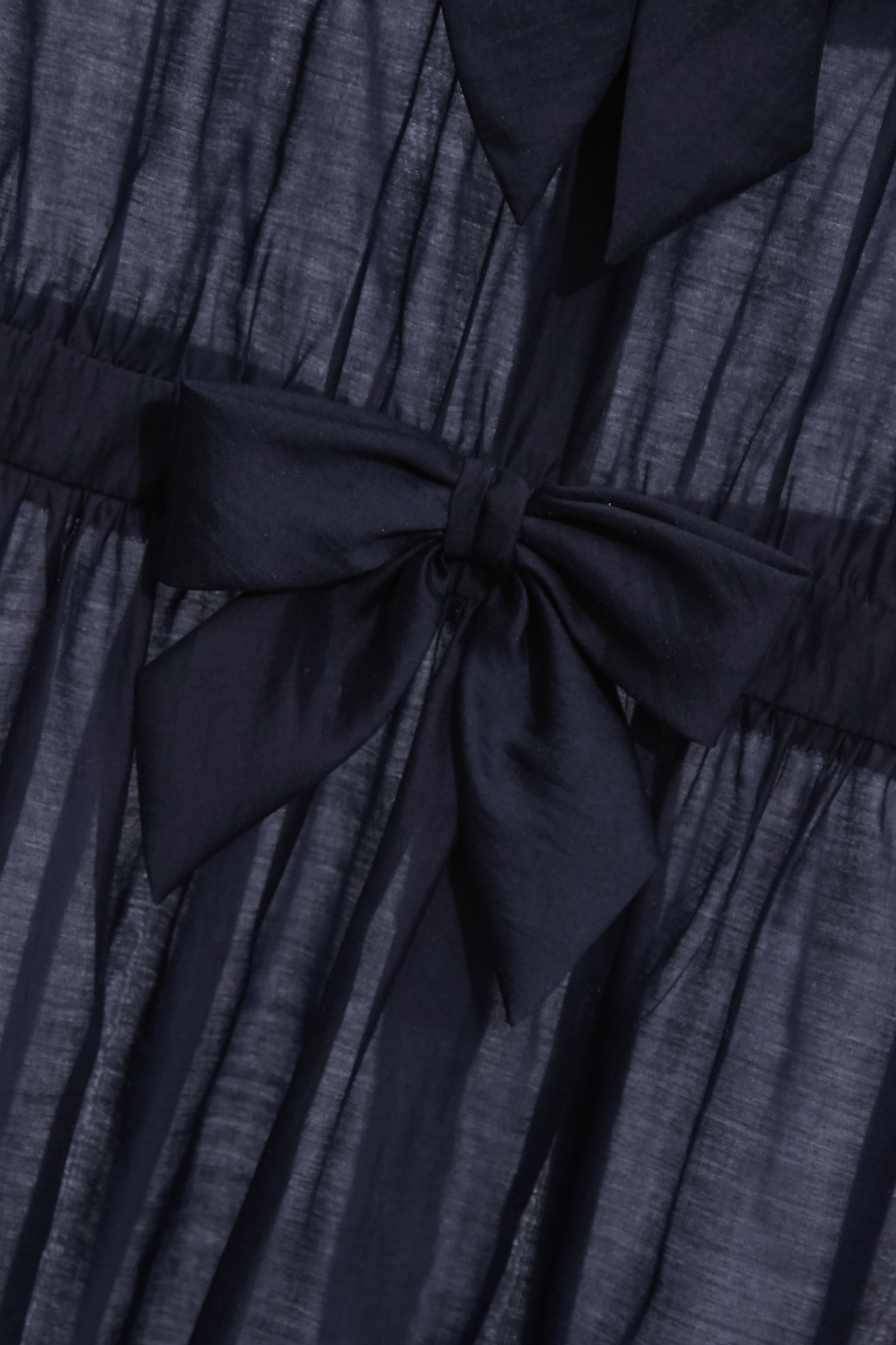 綴蝴蝶結造型單品上衣綴蝴蝶結造型單品上衣,上班OL穿搭,上衣,秋冬穿搭,約會特輯,蝴蝶結