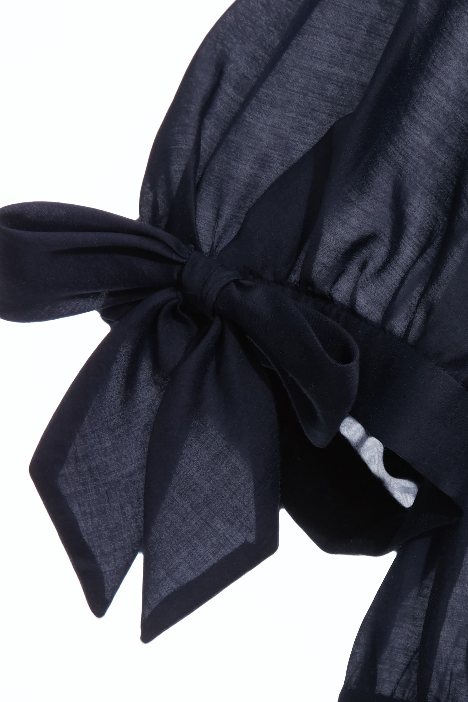 綴蝴蝶結造型單品上衣綴蝴蝶結造型單品上衣,上班OL穿搭,上衣,秋冬穿搭,約會特輯,蝴蝶結