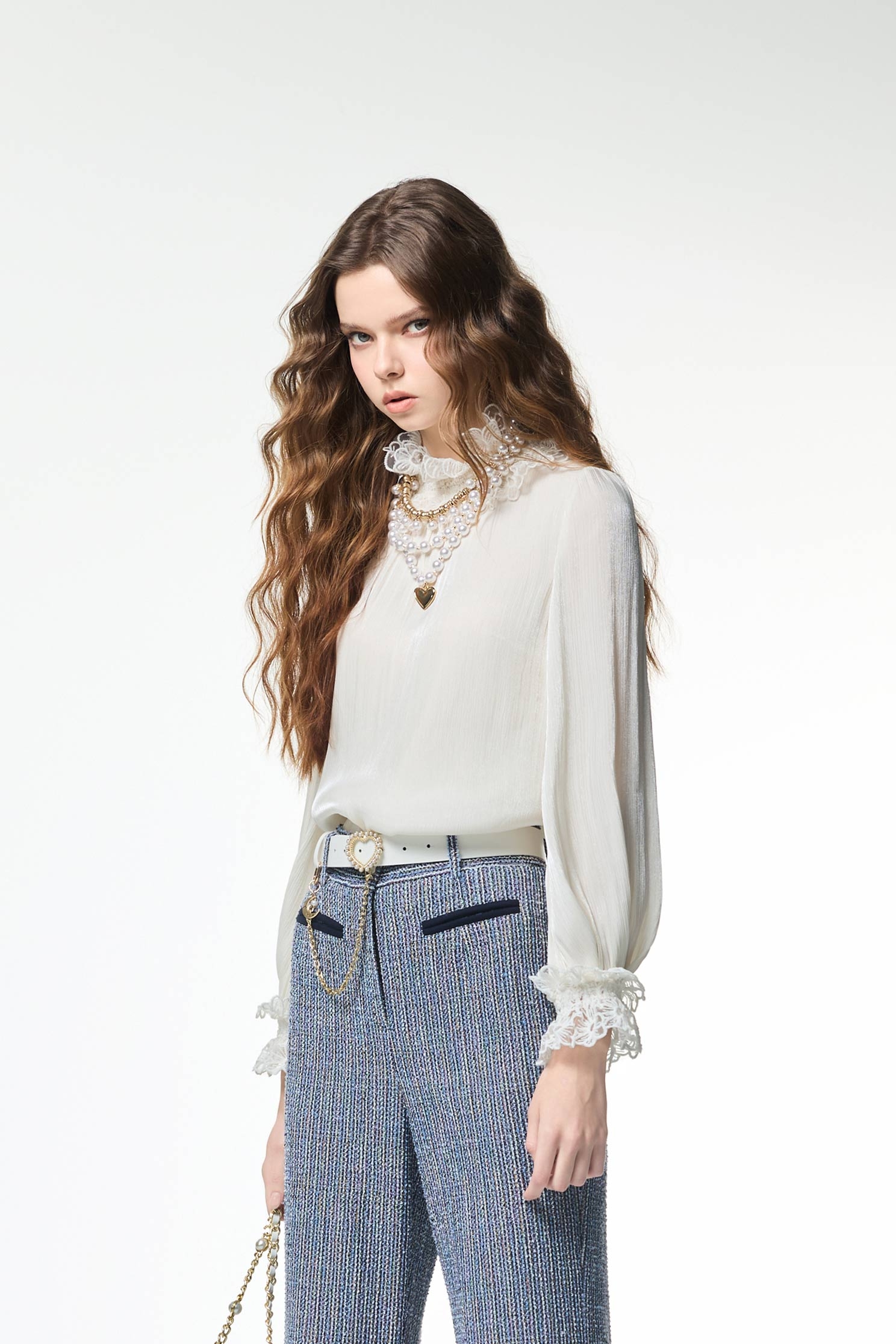 光澤流動感單品上衣光澤流動感單品上衣,上衣,秋冬穿搭,簡約穿搭,約會特輯,花花世界,荷葉,蕾絲,輕奢度假,輕奢渡假