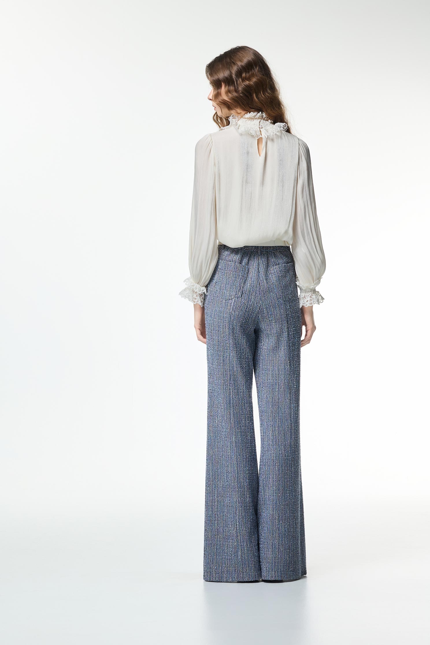 光澤流動感單品上衣光澤流動感單品上衣,上衣,秋冬穿搭,簡約穿搭,約會特輯,花花世界,荷葉,蕾絲,輕奢度假,輕奢渡假