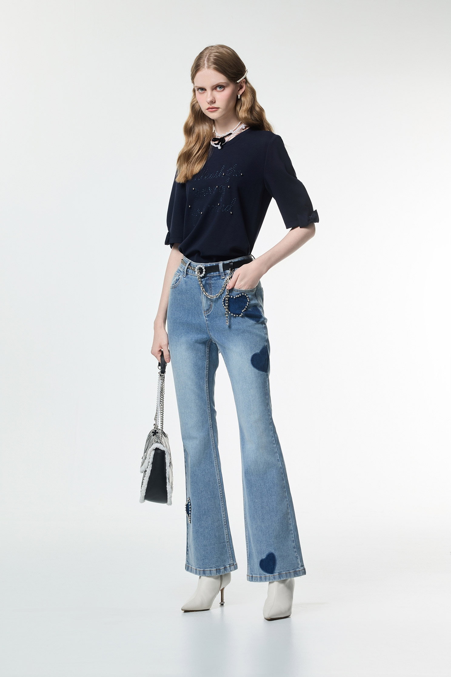 綴蝴蝶結袖Ｔ恤上衣綴蝴蝶結袖Ｔ恤上衣,T恤,上衣,刺繡,秋冬穿搭,簡約穿搭,約會特輯,蝴蝶結