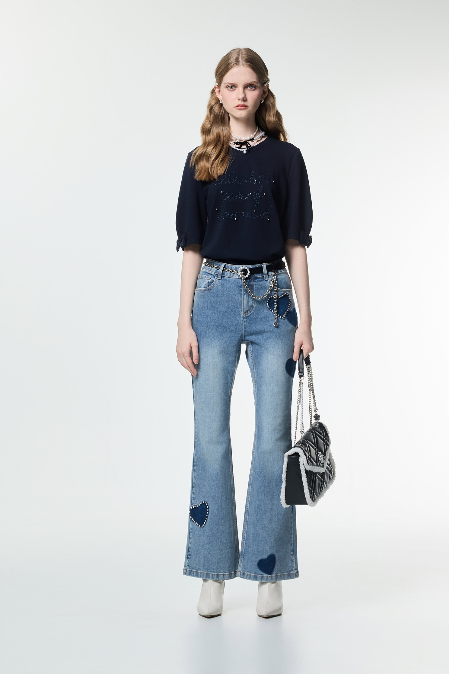 綴蝴蝶結袖Ｔ恤上衣綴蝴蝶結袖Ｔ恤上衣,T恤,上衣,刺繡,秋冬穿搭,簡約穿搭,約會特輯,蝴蝶結