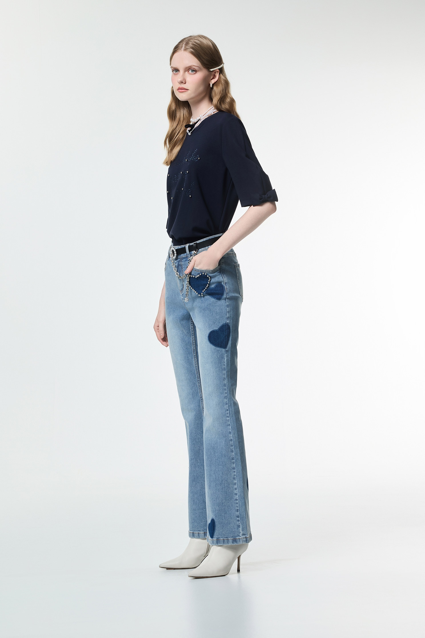 綴蝴蝶結袖Ｔ恤上衣綴蝴蝶結袖Ｔ恤上衣,T恤,上衣,刺繡,秋冬穿搭,簡約穿搭,約會特輯,蝴蝶結