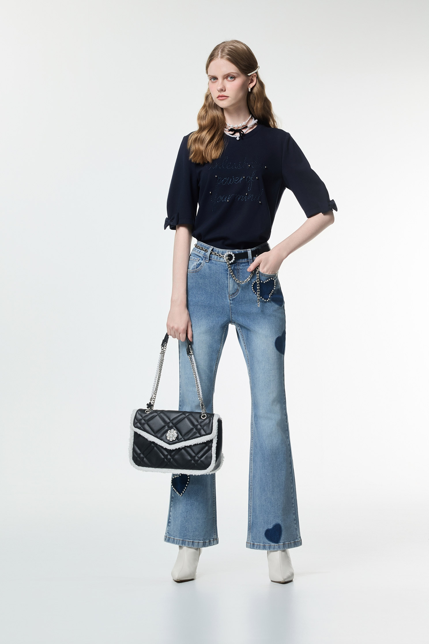 綴蝴蝶結袖Ｔ恤上衣綴蝴蝶結袖Ｔ恤上衣,T恤,上衣,刺繡,秋冬穿搭,簡約穿搭,約會特輯,蝴蝶結