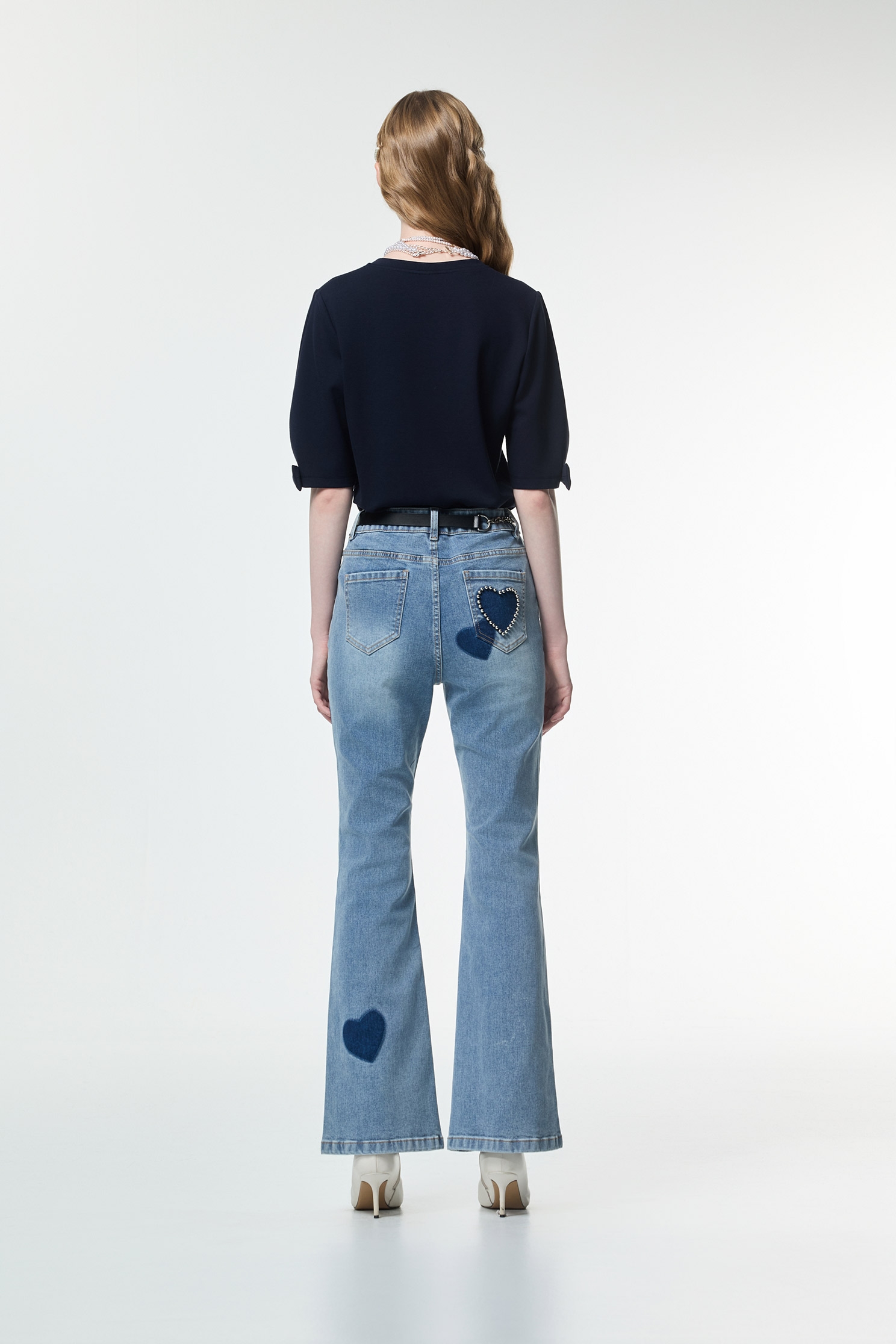 綴蝴蝶結袖Ｔ恤上衣綴蝴蝶結袖Ｔ恤上衣,T恤,上衣,刺繡,秋冬穿搭,簡約穿搭,約會特輯,蝴蝶結