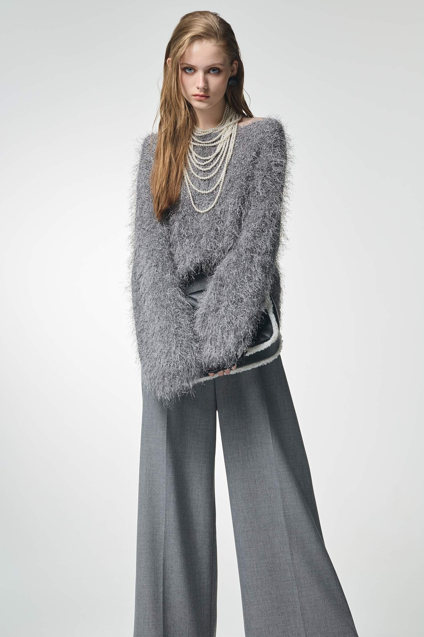 光澤感安靜灰睫毛針織上衣光澤感安靜灰睫毛針織上衣,上衣,派對特輯,秋冬穿搭,簡約穿搭,約會特輯,針織,針織上衣,針織衫