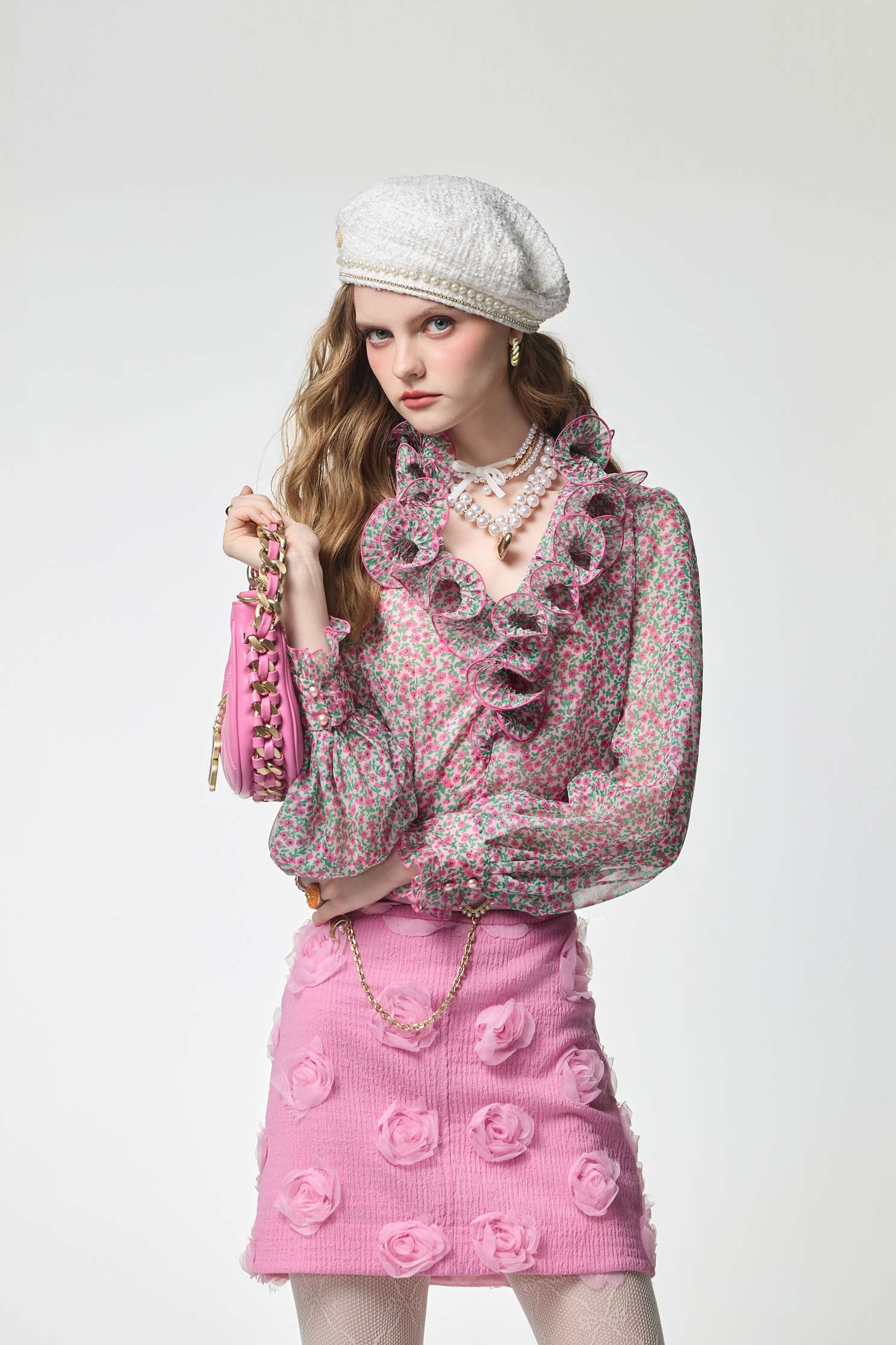 夏日花園印花上衣夏日花園印花上衣,V領上衣,上衣,時髦成套搭配,秋冬穿搭,約會特輯,花花世界,荷葉,雪紡