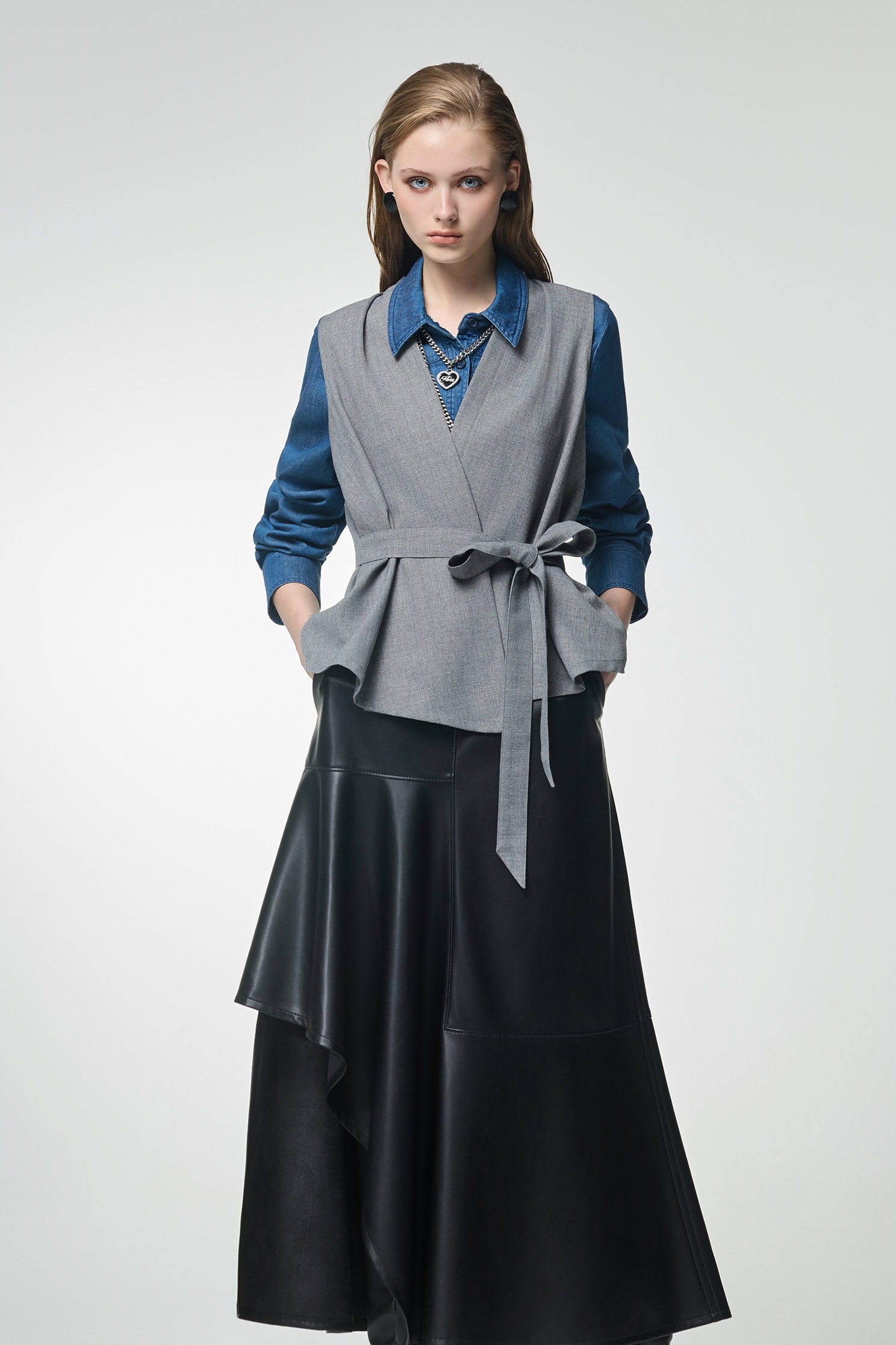 類天絲棉牛仔襯衫類天絲棉牛仔襯衫,上班OL穿搭,丹寧,牛仔,秋冬穿搭,襯衫