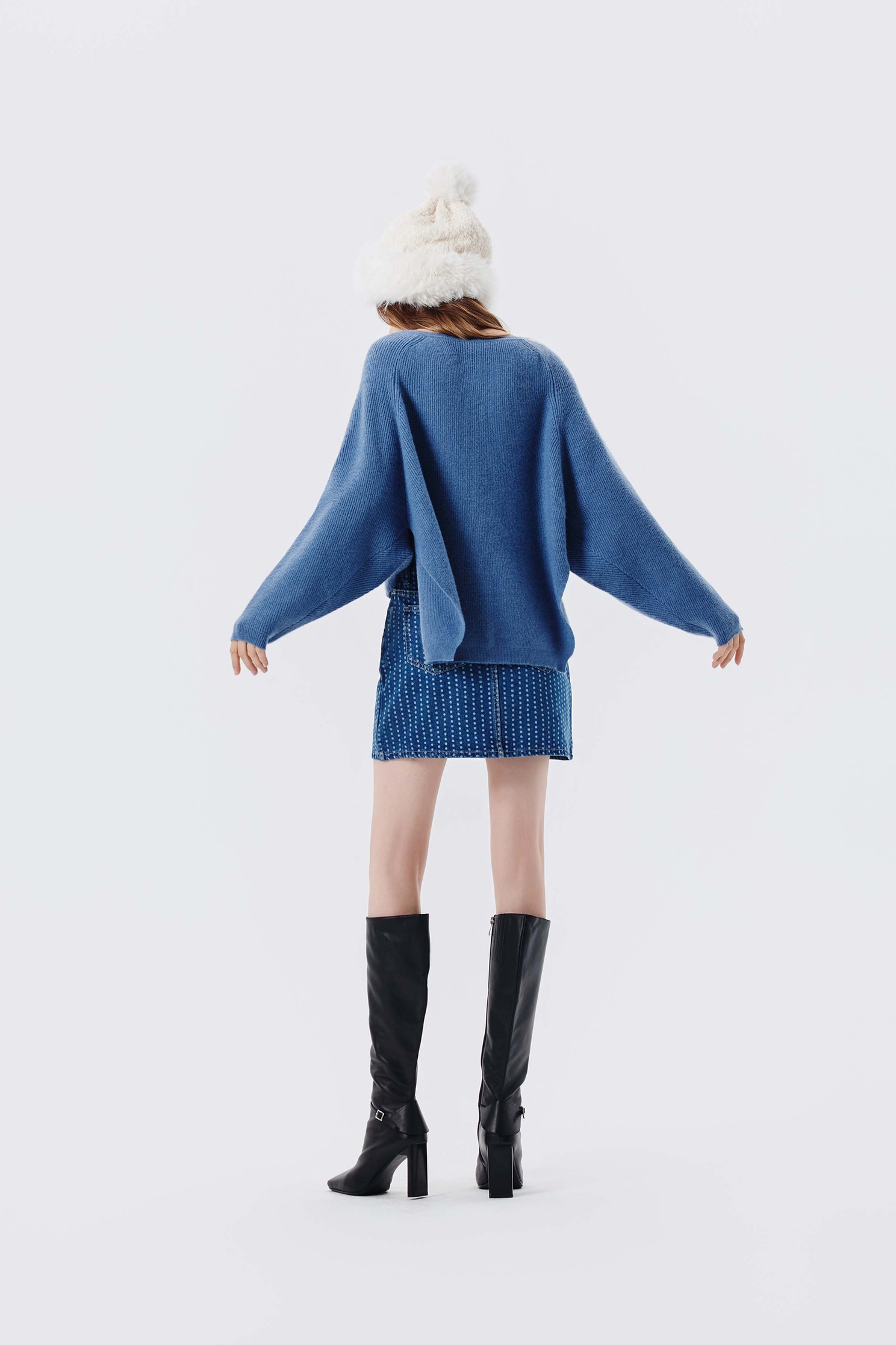 復古藍飛鼠袖針織上衣復古藍飛鼠袖針織上衣,上衣,秋冬穿搭,簡約穿搭,約會特輯,輕奢度假,輕奢渡假,針織,針織上衣,針織衫