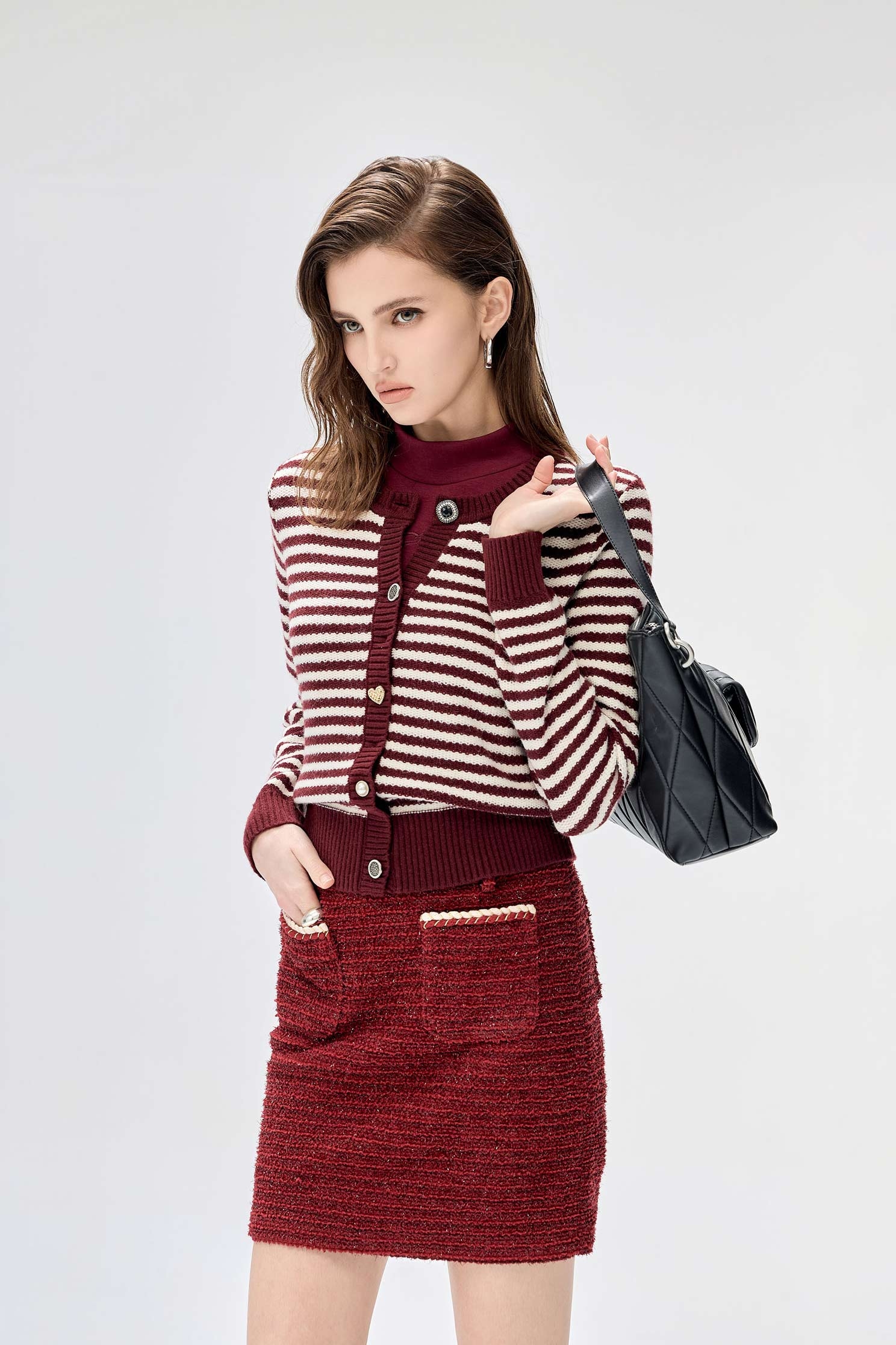 酒紅色條紋針織上衣酒紅色條紋針織上衣,上衣,人氣商品,春夏穿搭,條紋,針織