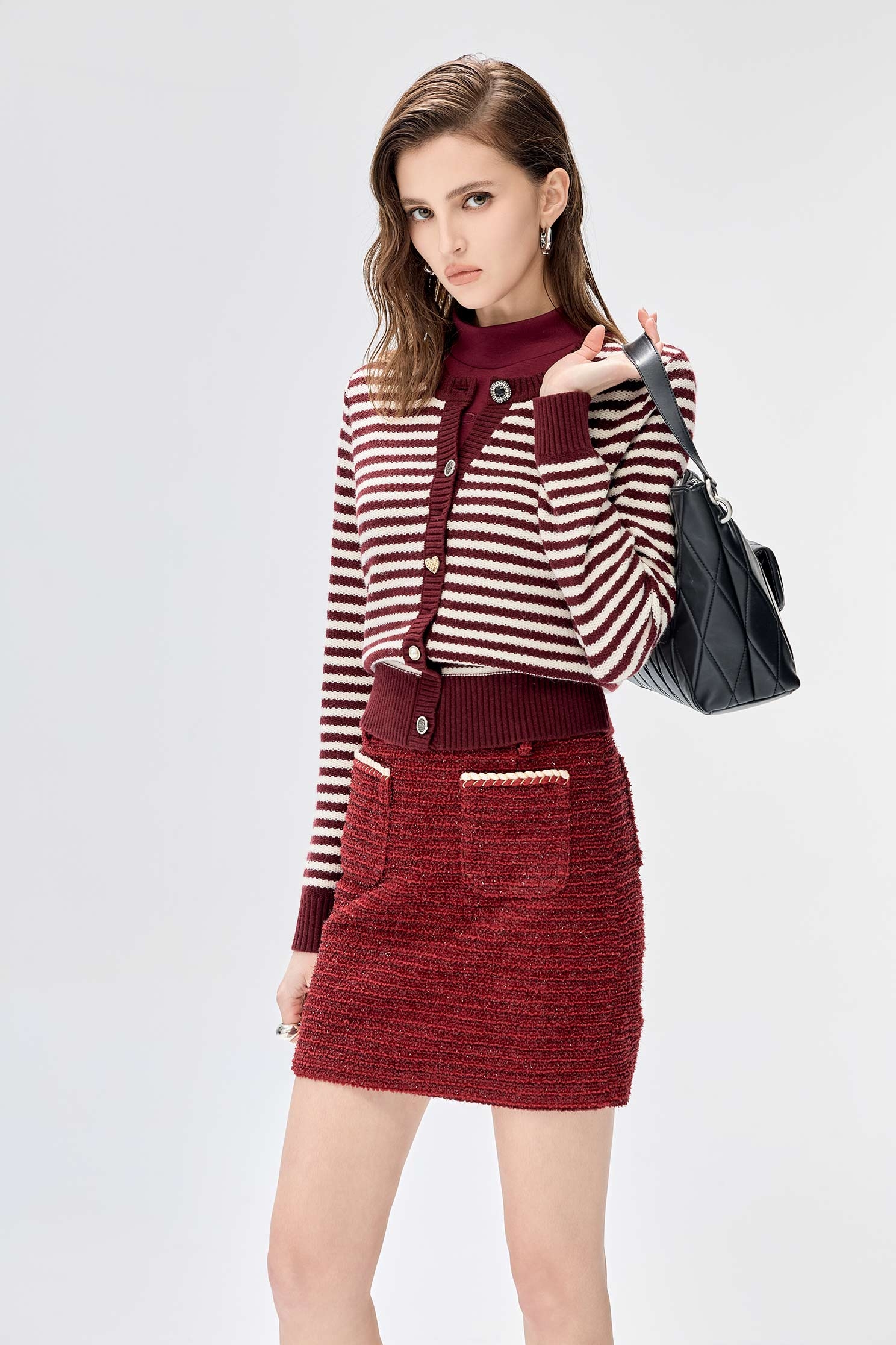 酒紅色條紋針織上衣酒紅色條紋針織上衣,上衣,人氣商品,春夏穿搭,條紋,針織