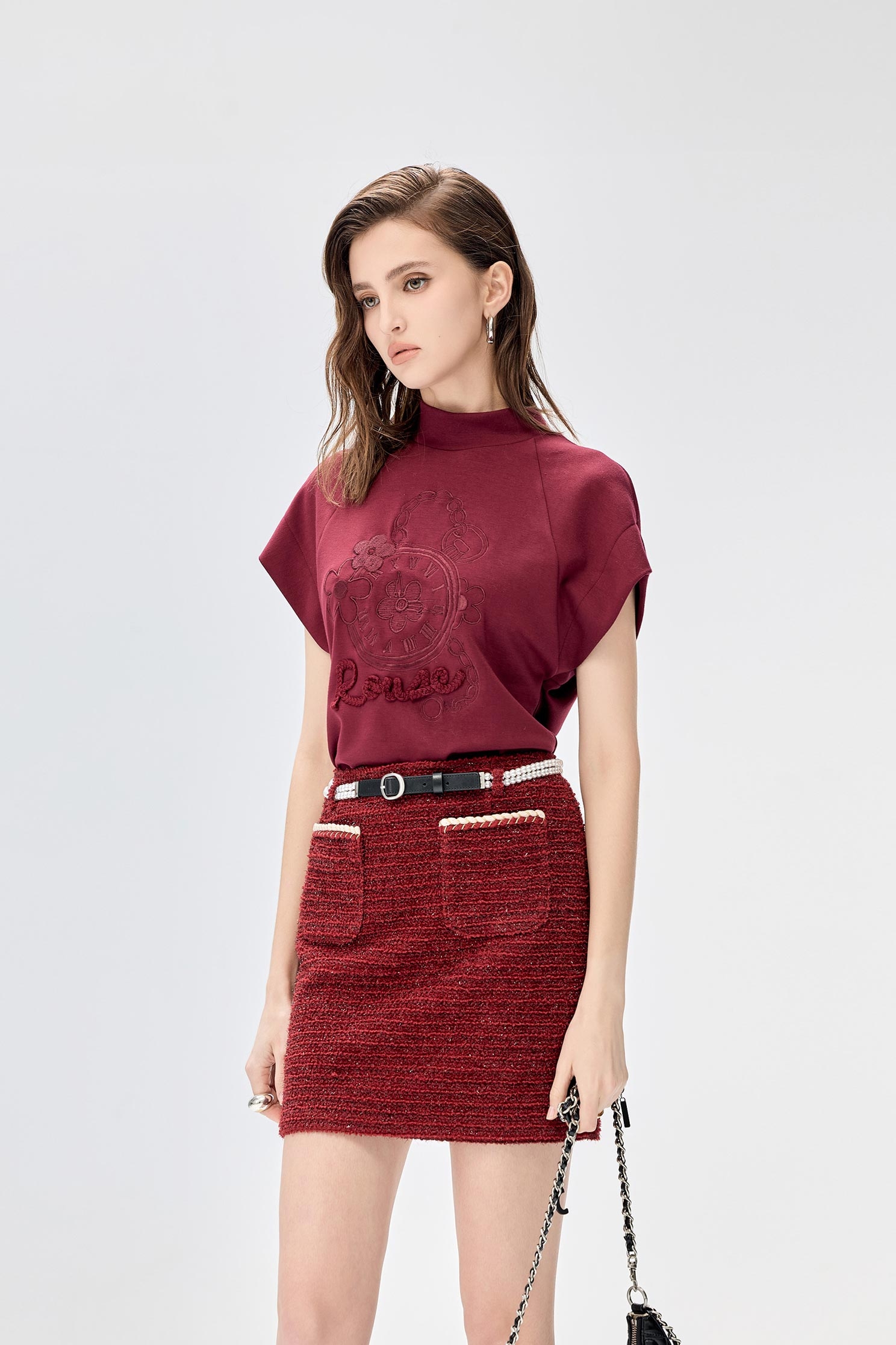 酒紅色刺繡上衣酒紅色刺繡上衣,上衣,人氣商品,刺繡,春夏穿搭,花花世界,針織