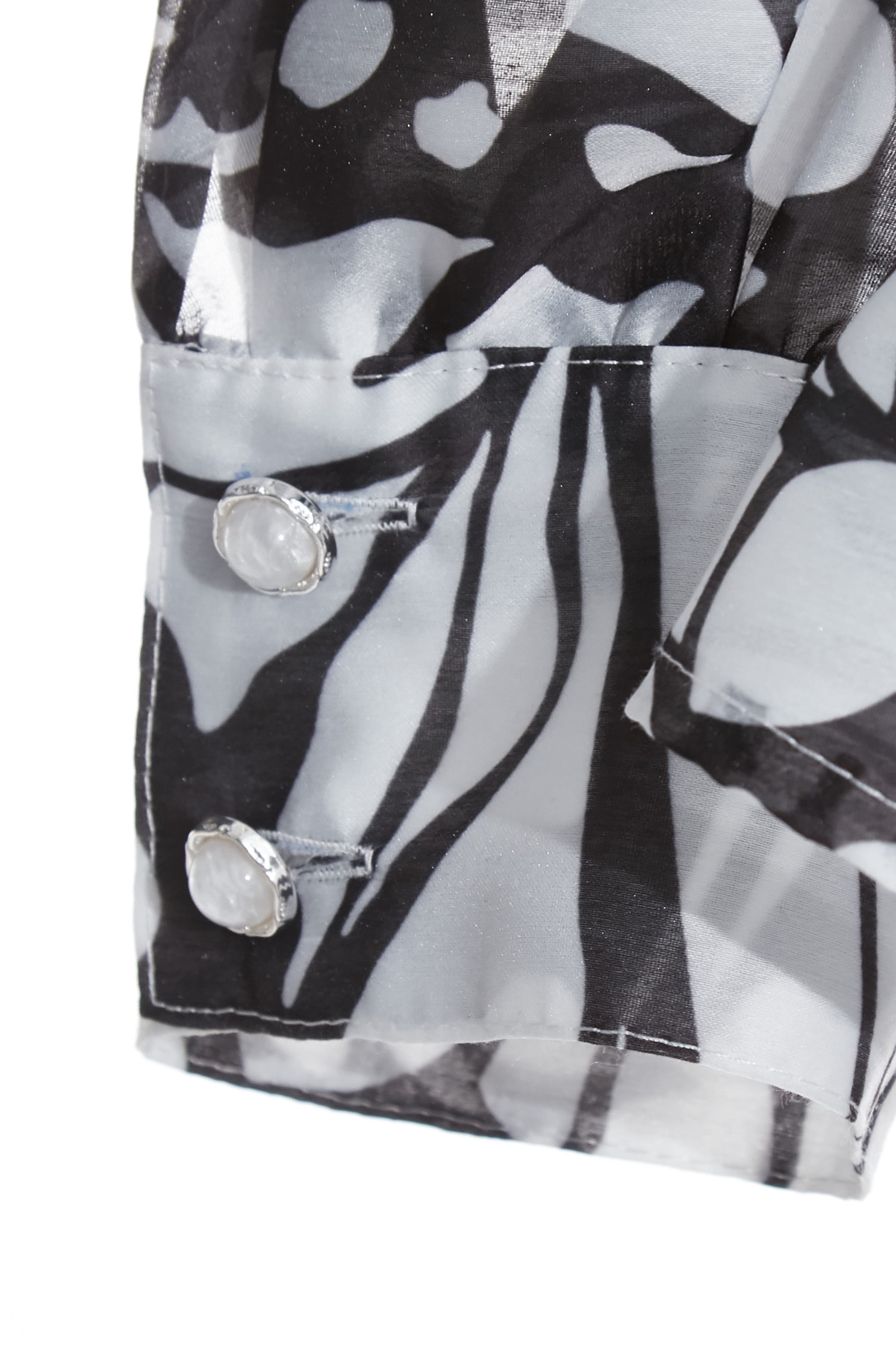 蝴蝶圖騰領巾式絲棉上衣蝴蝶圖騰領巾式絲棉上衣,上班OL穿搭,上衣,內搭上衣,珍珠,秋冬穿搭,細肩帶