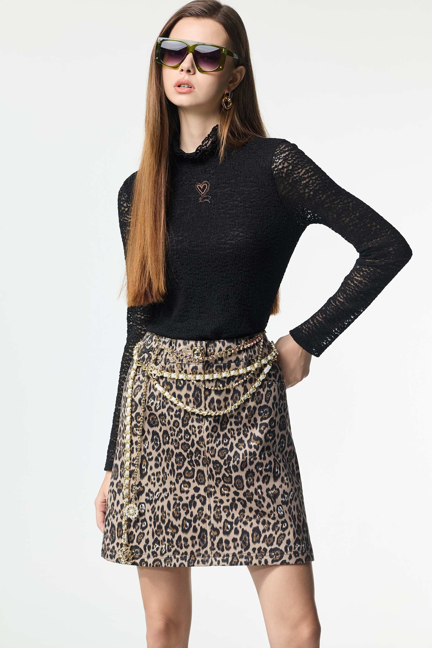 波紋蕾絲上衣波紋蕾絲上衣,上班OL穿搭,上衣,刺繡,秋冬穿搭,約會特輯,蕾絲,蕾絲上衣